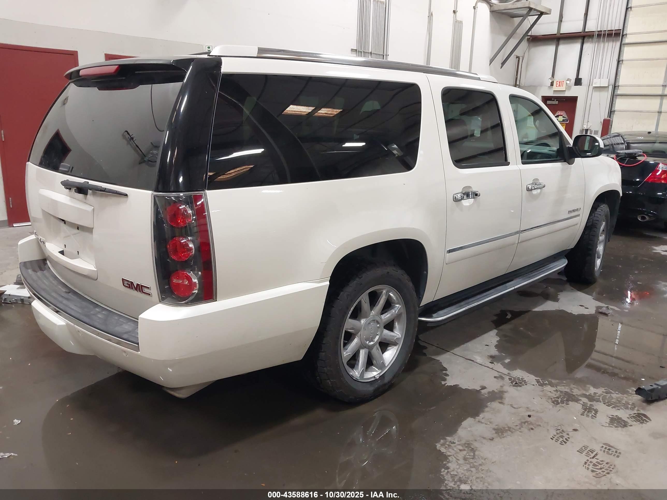 GMC YUKON image 4