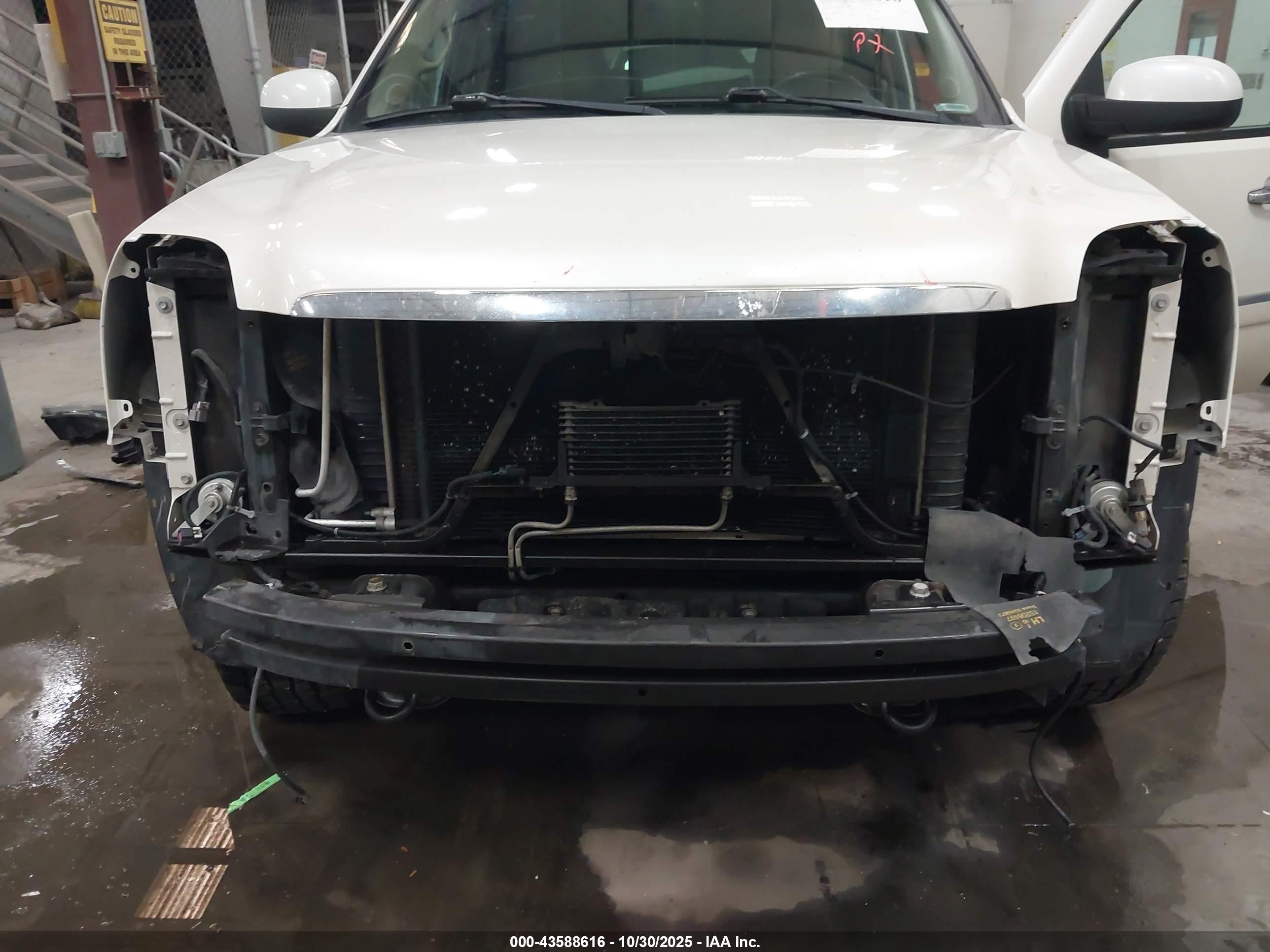 GMC YUKON image 6