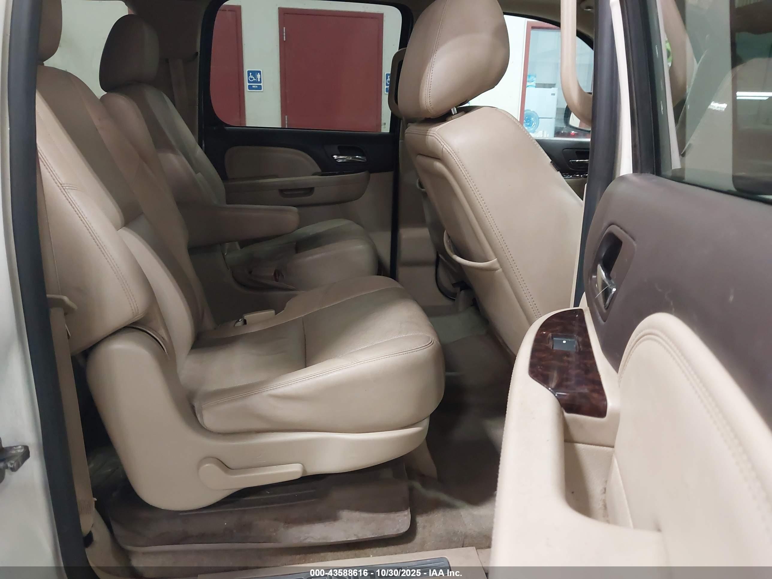 GMC YUKON image 8