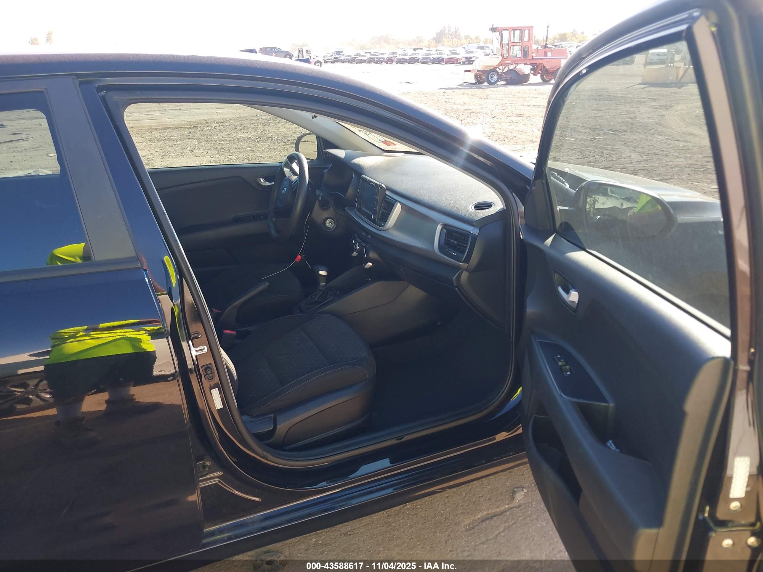 KIA RIO image 5