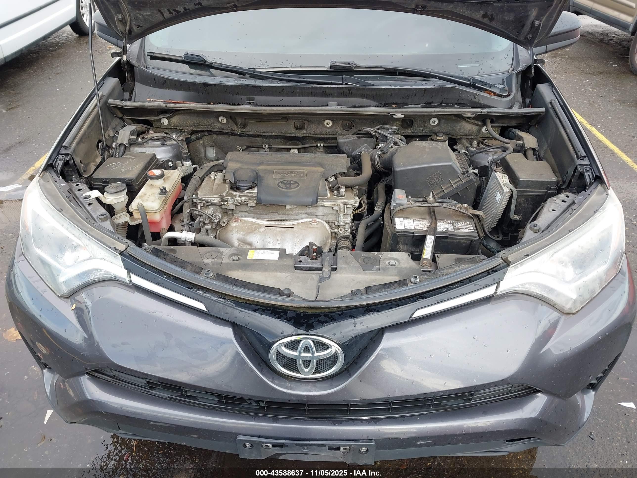 TOYOTA RAV4 image 10