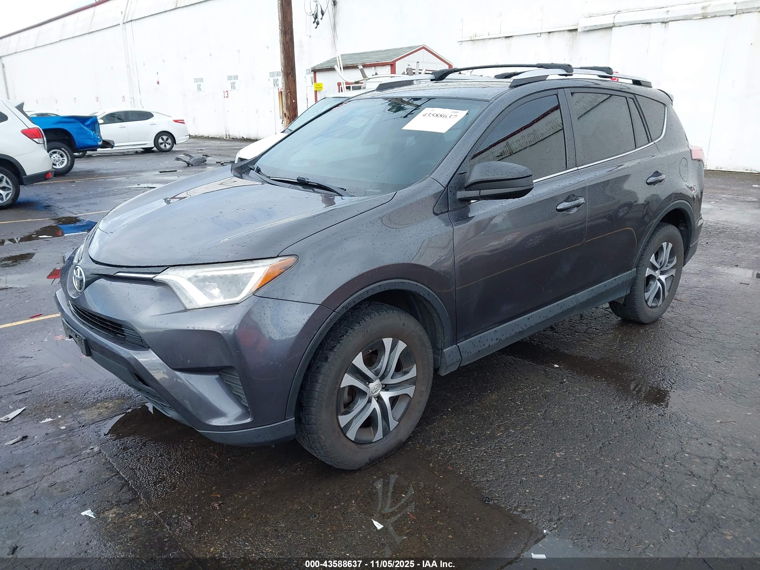 TOYOTA RAV4 image 2