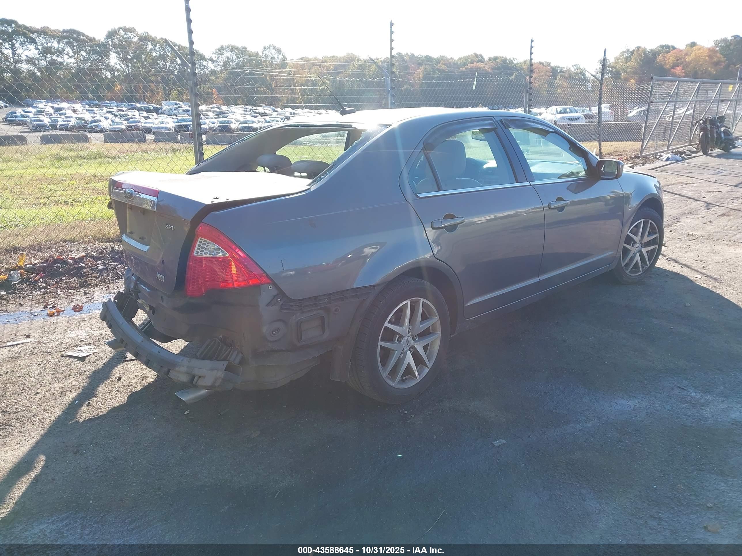 FORD FUSION image 4