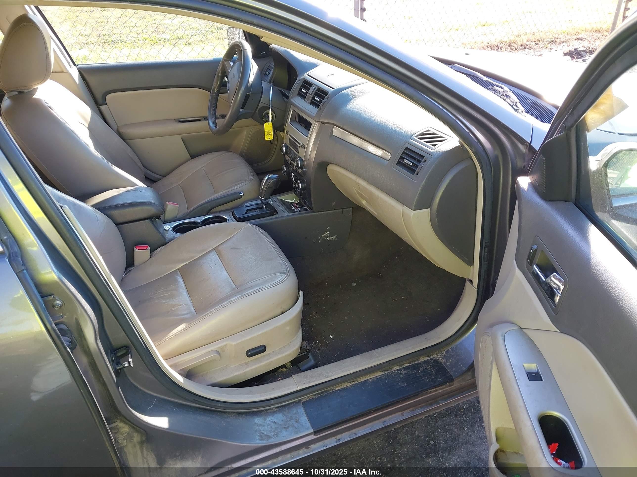 FORD FUSION image 5