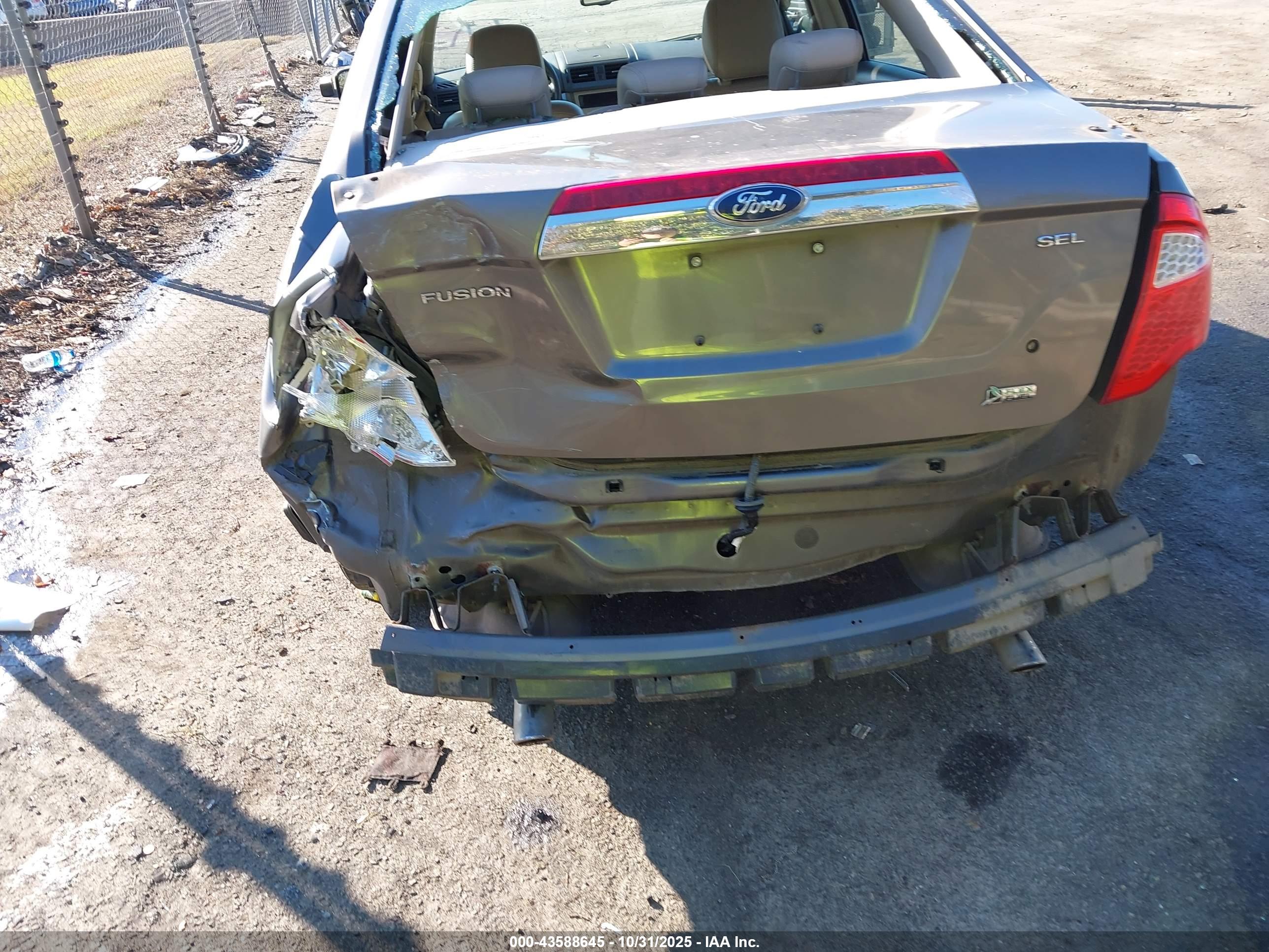 FORD FUSION image 6
