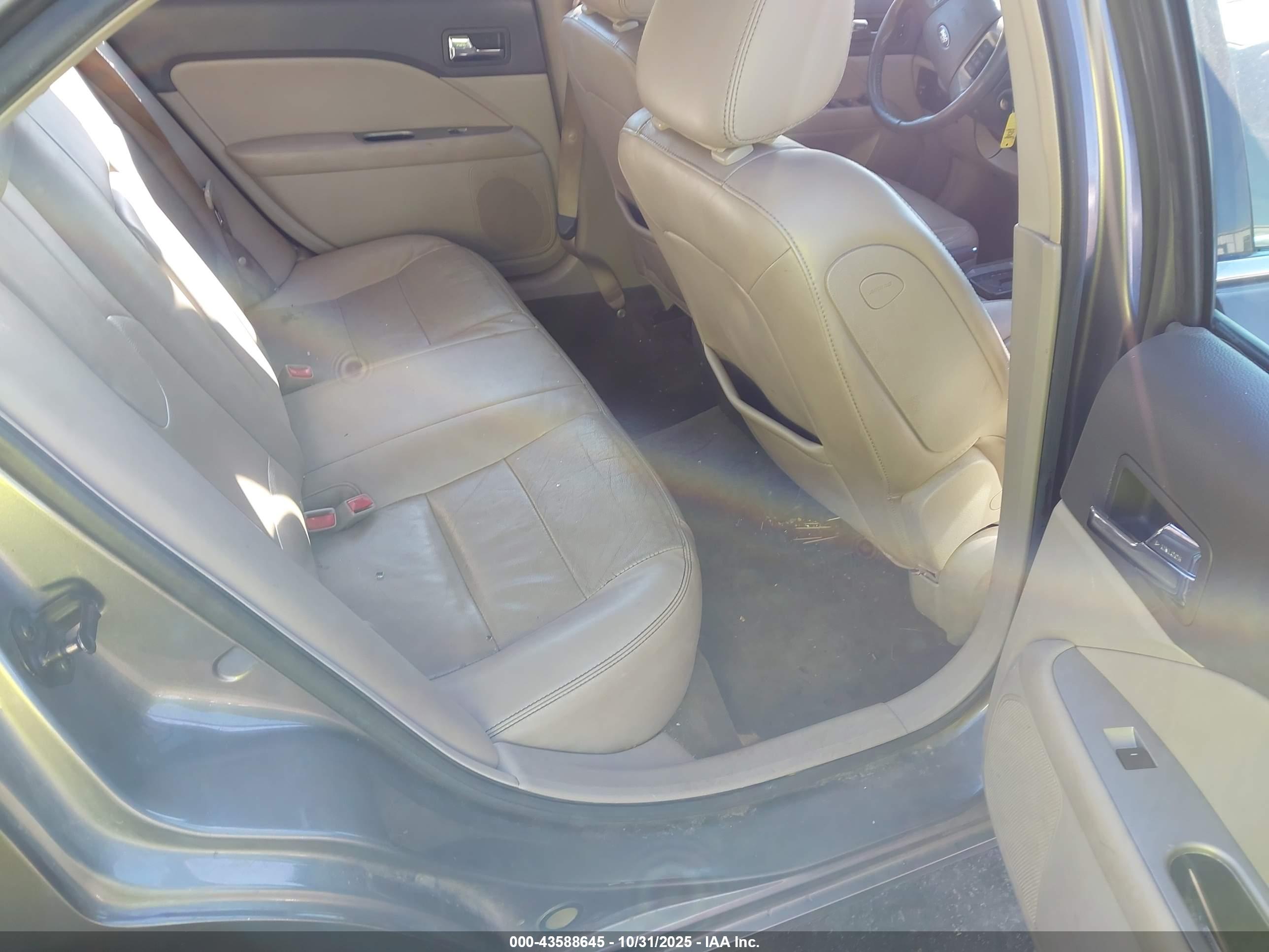 FORD FUSION image 8