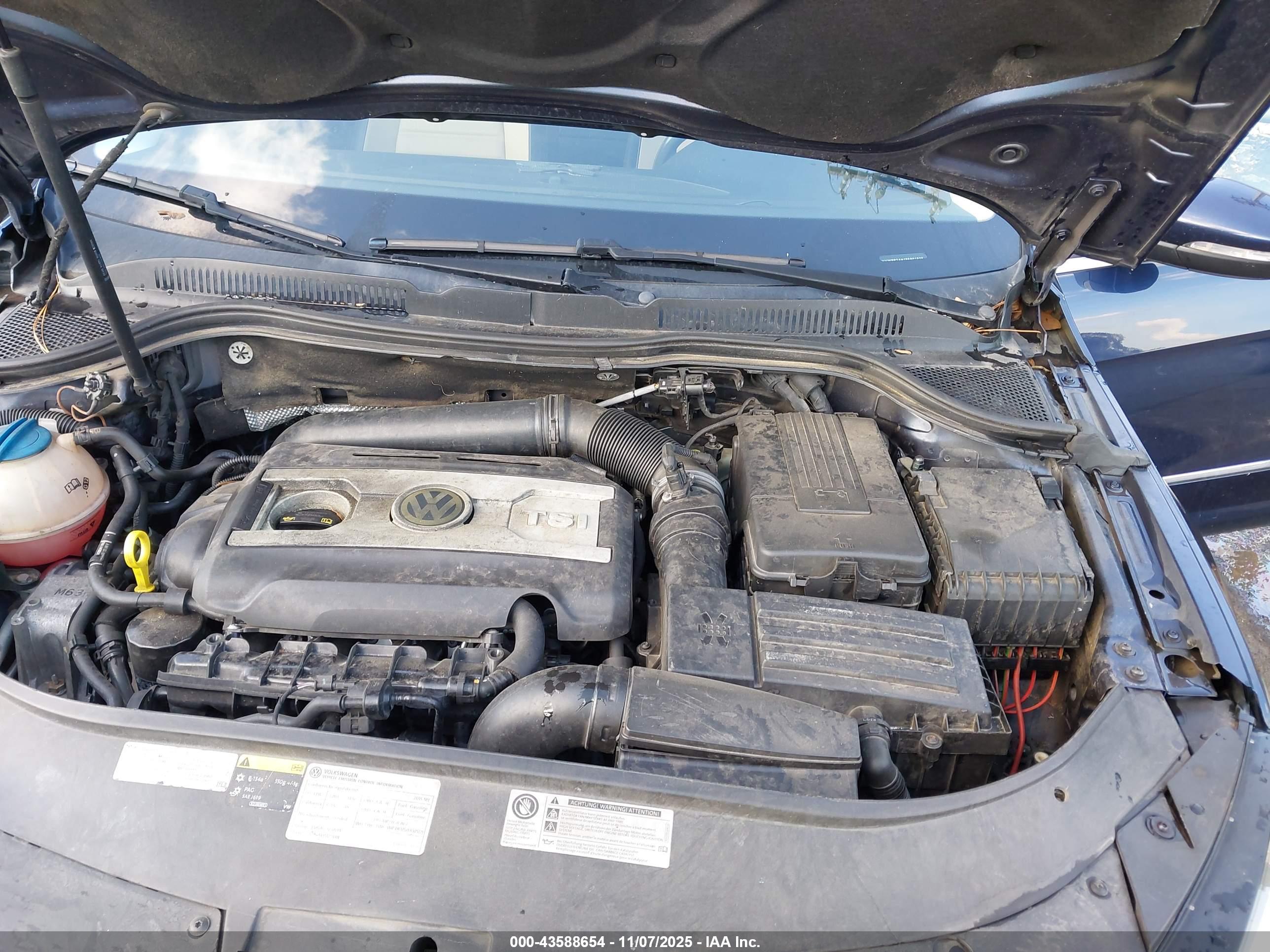 VOLKSWAGEN CC image 10