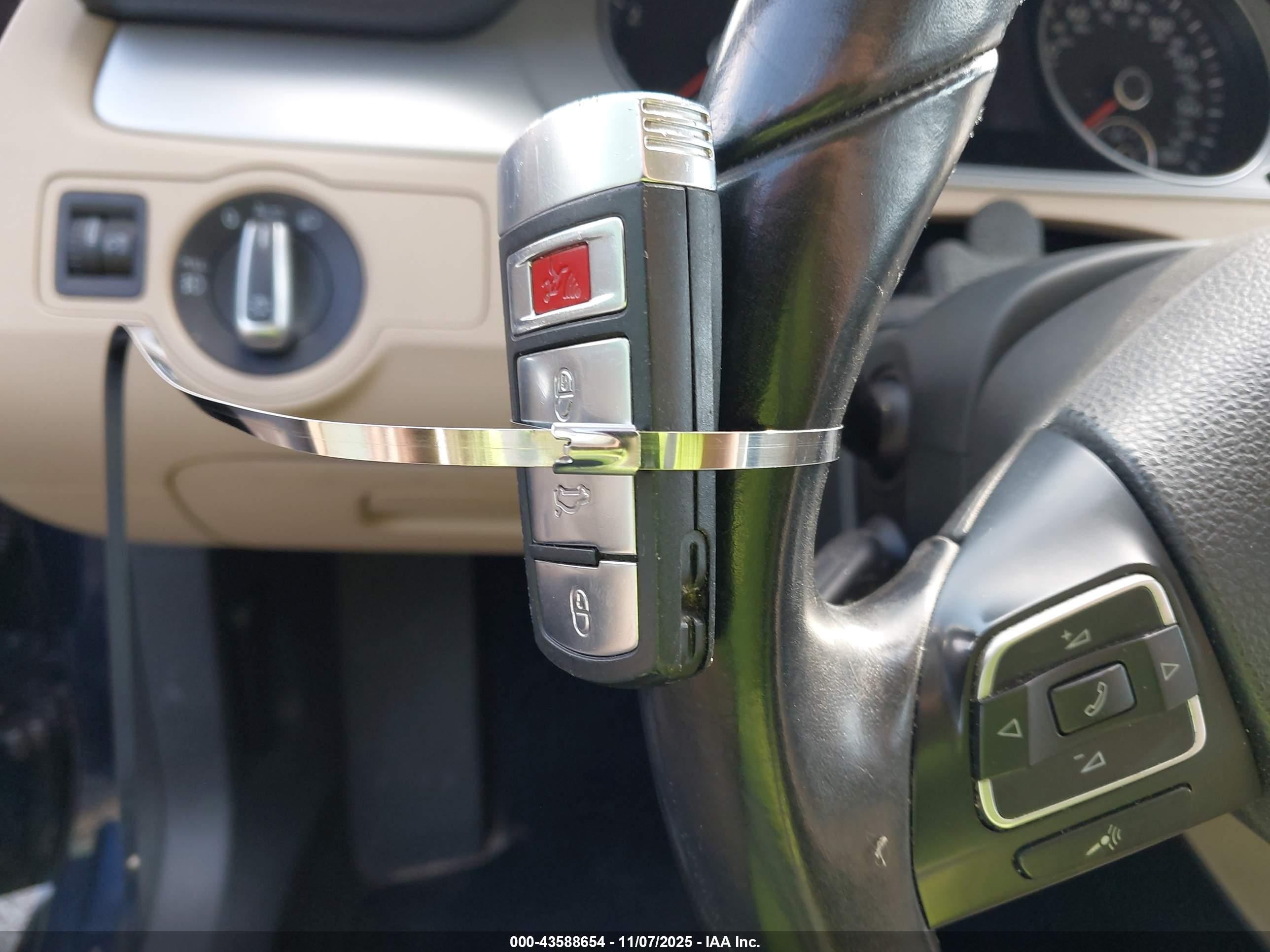 VOLKSWAGEN CC image 11