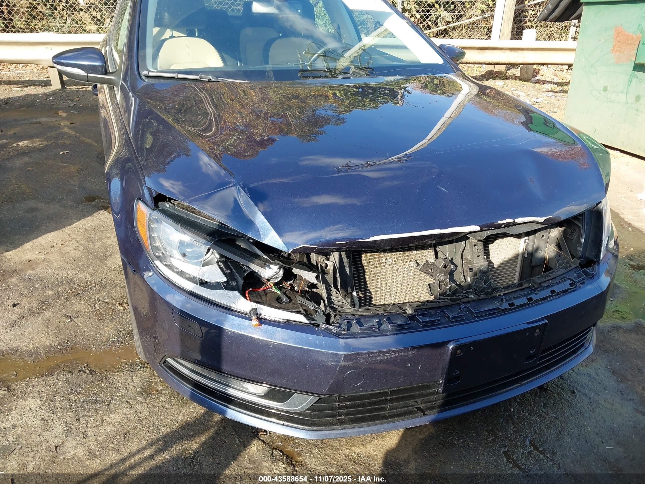 VOLKSWAGEN CC image 6