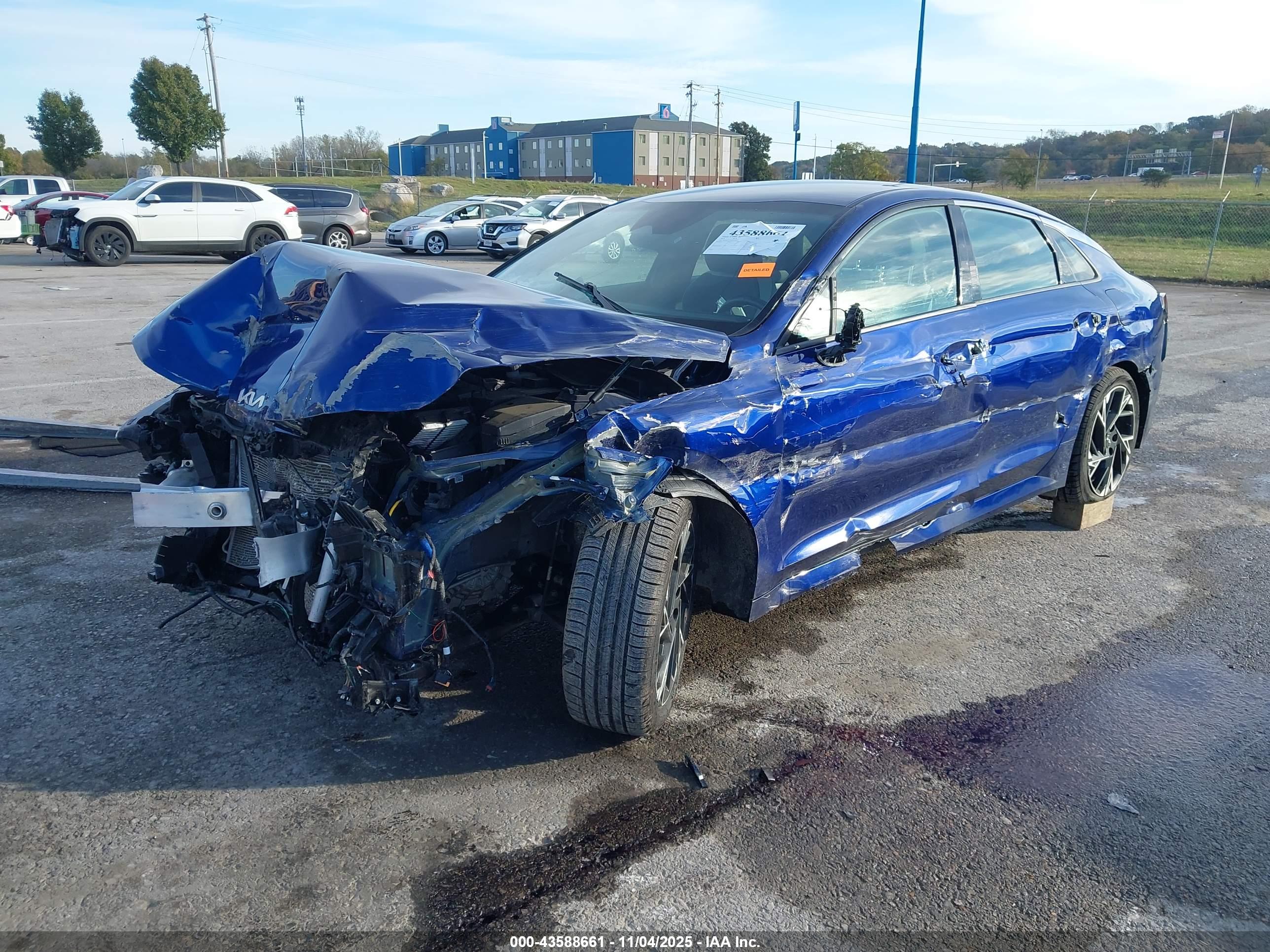 KIA K5 image 2