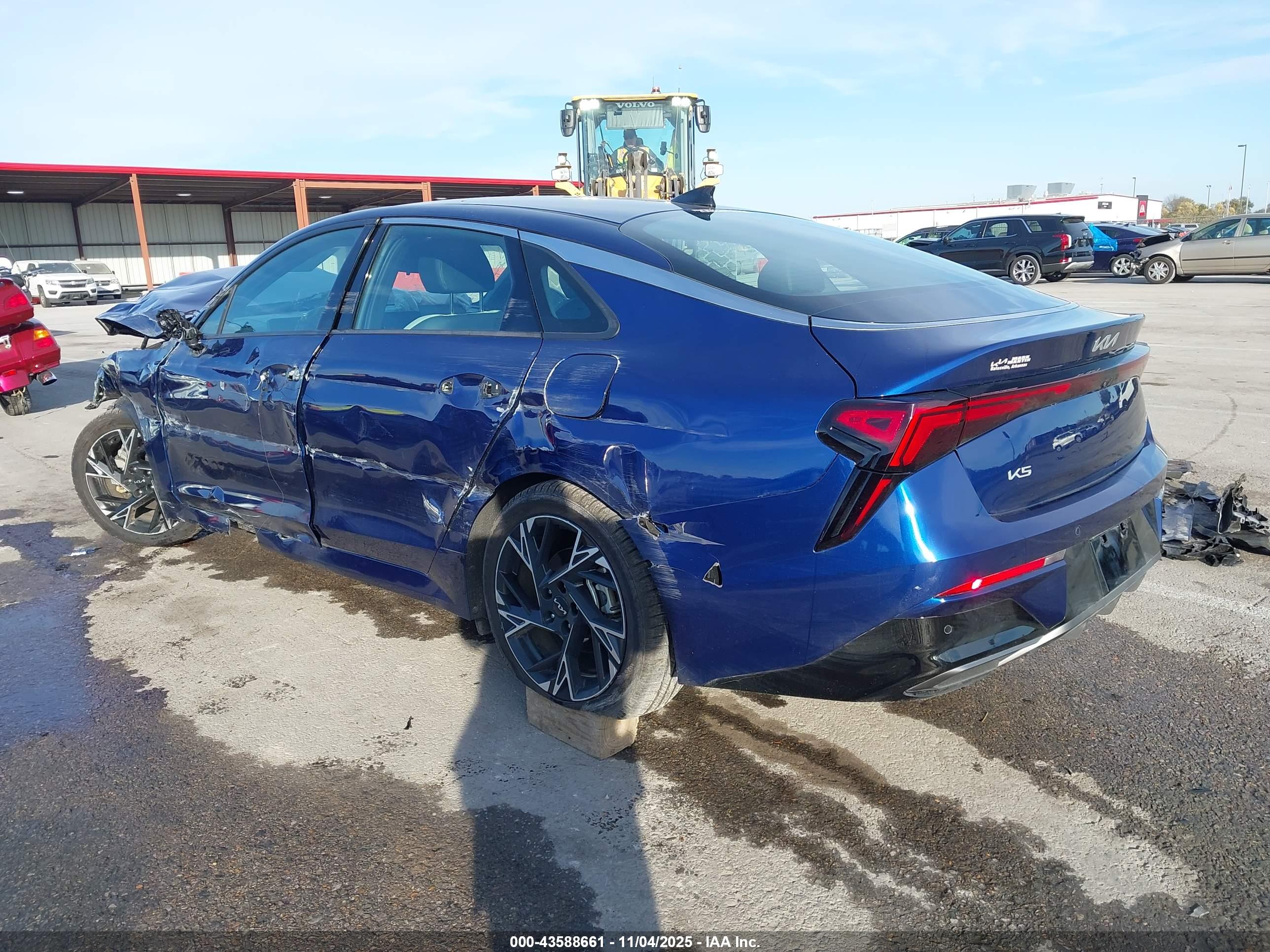 KIA K5 image 3