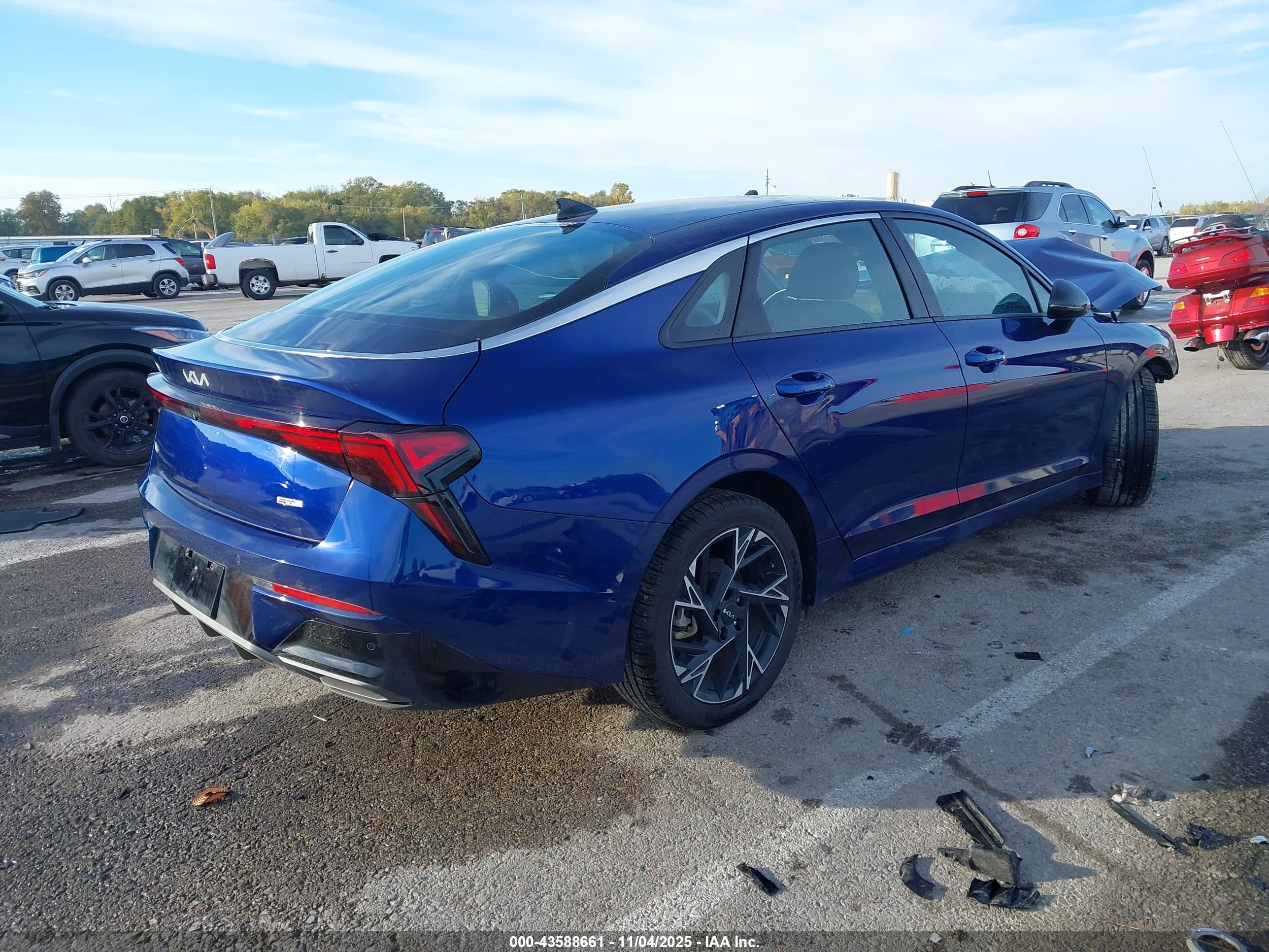 KIA K5 image 4