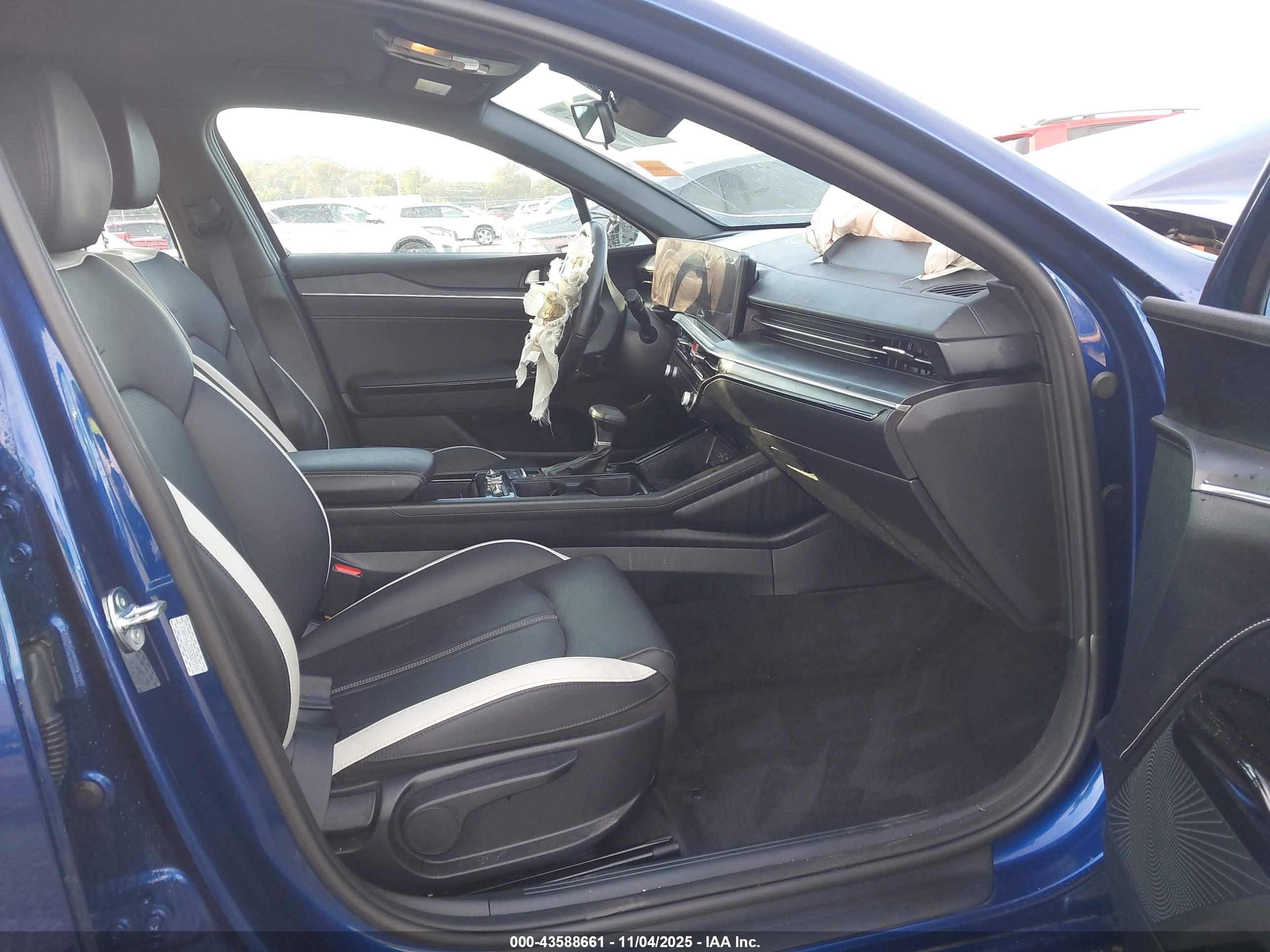 KIA K5 image 5