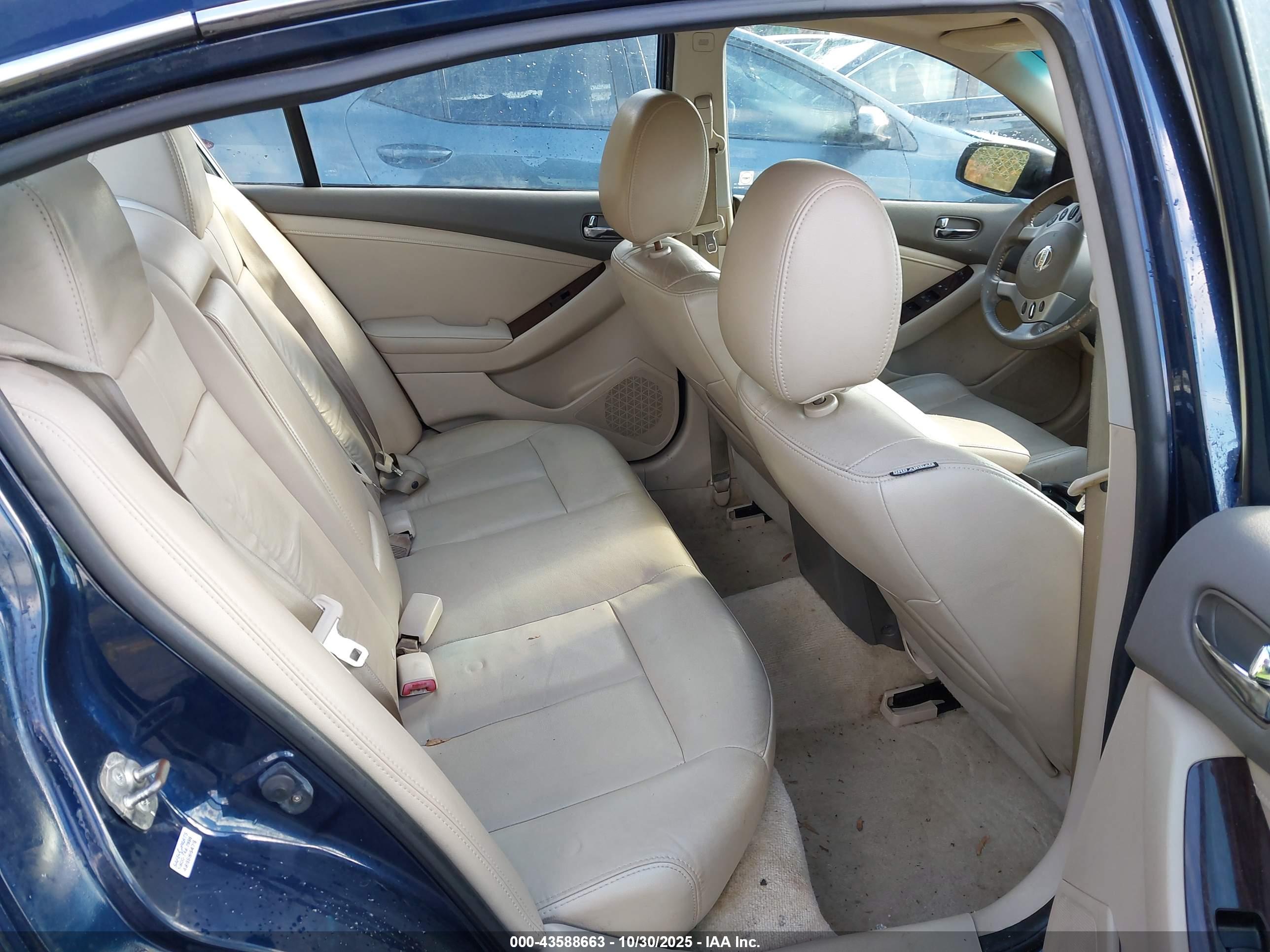 NISSAN ALTIMA image 8
