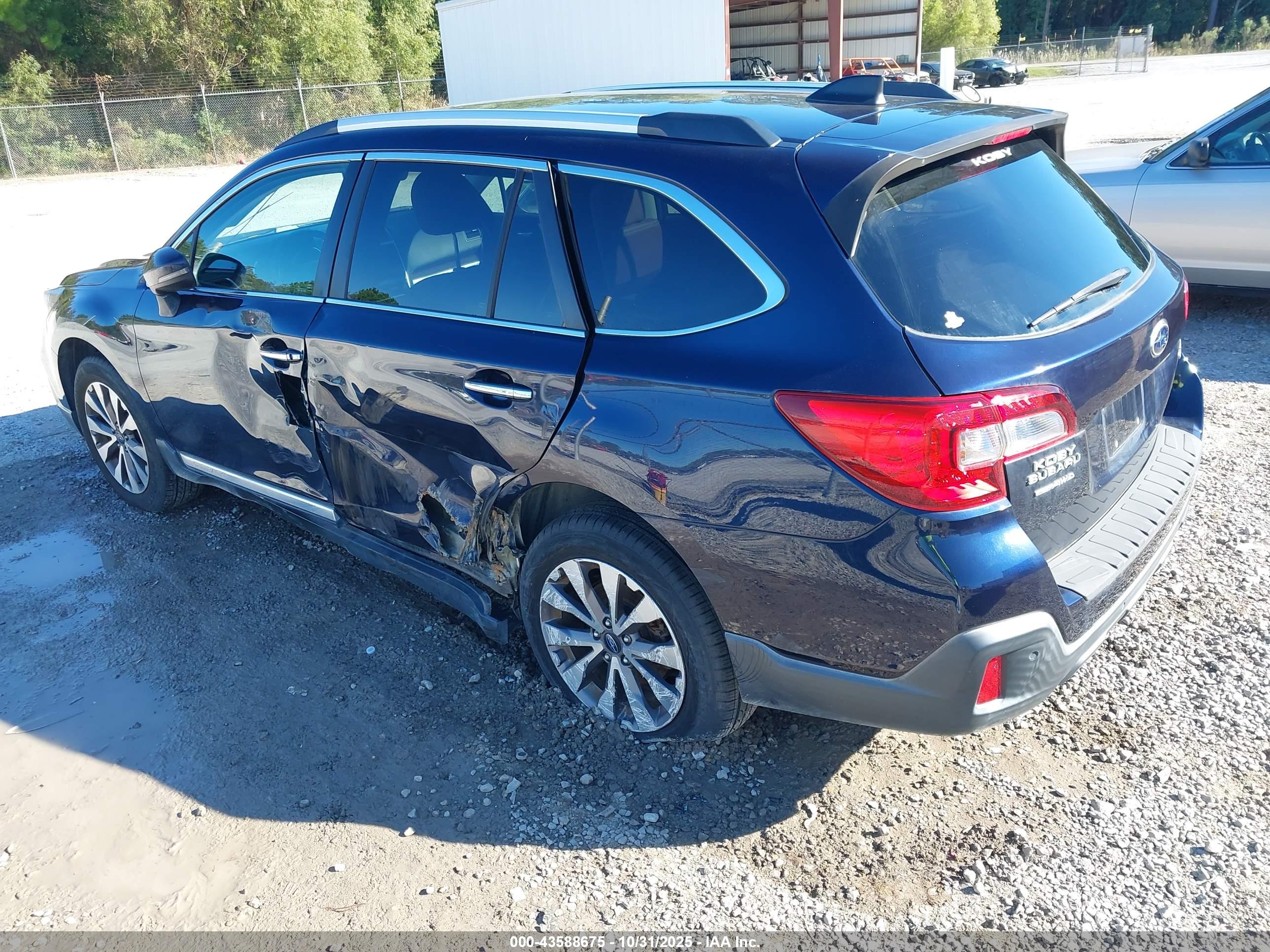SUBARU OUTBACK image 3