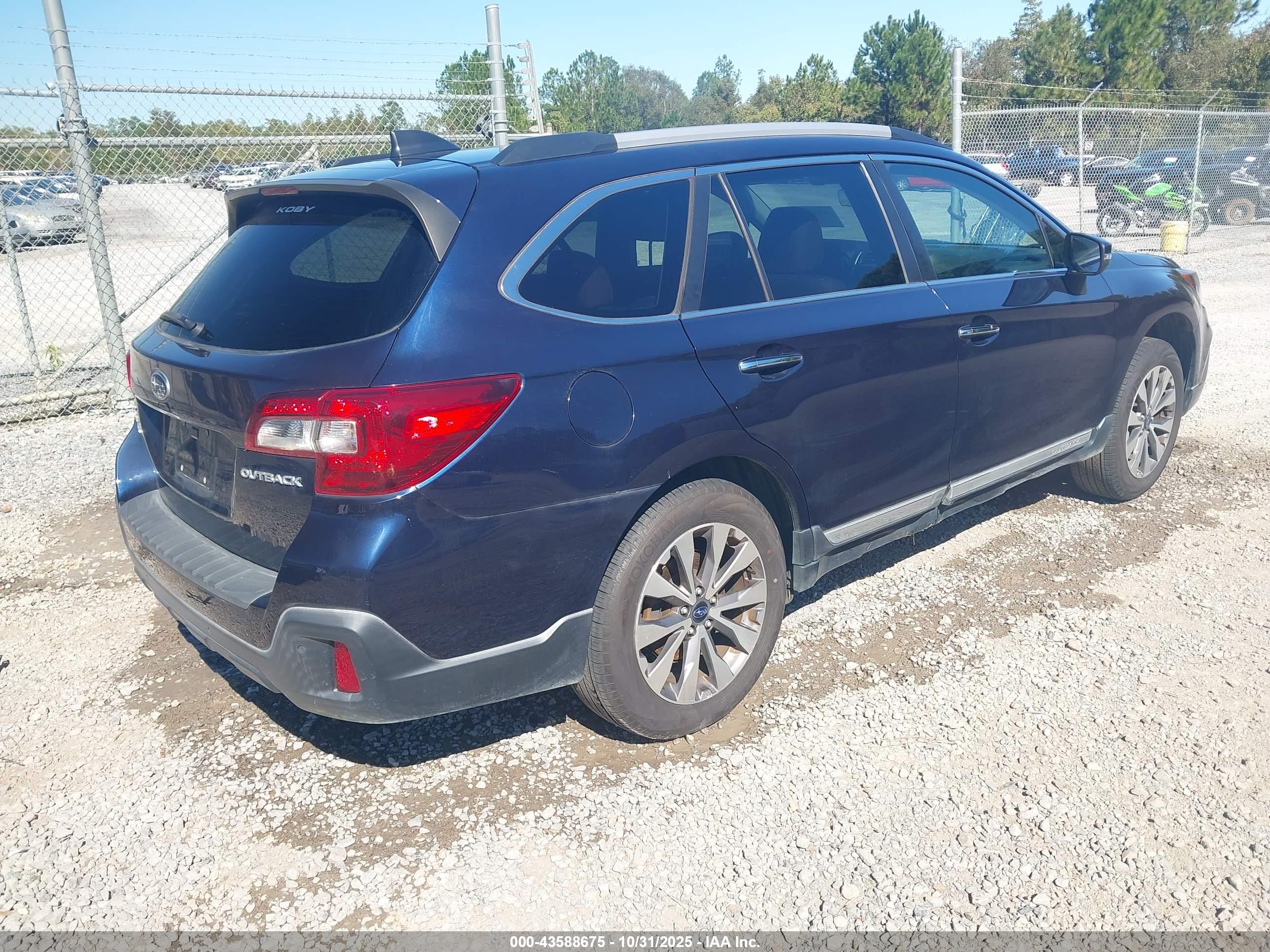 SUBARU OUTBACK image 4