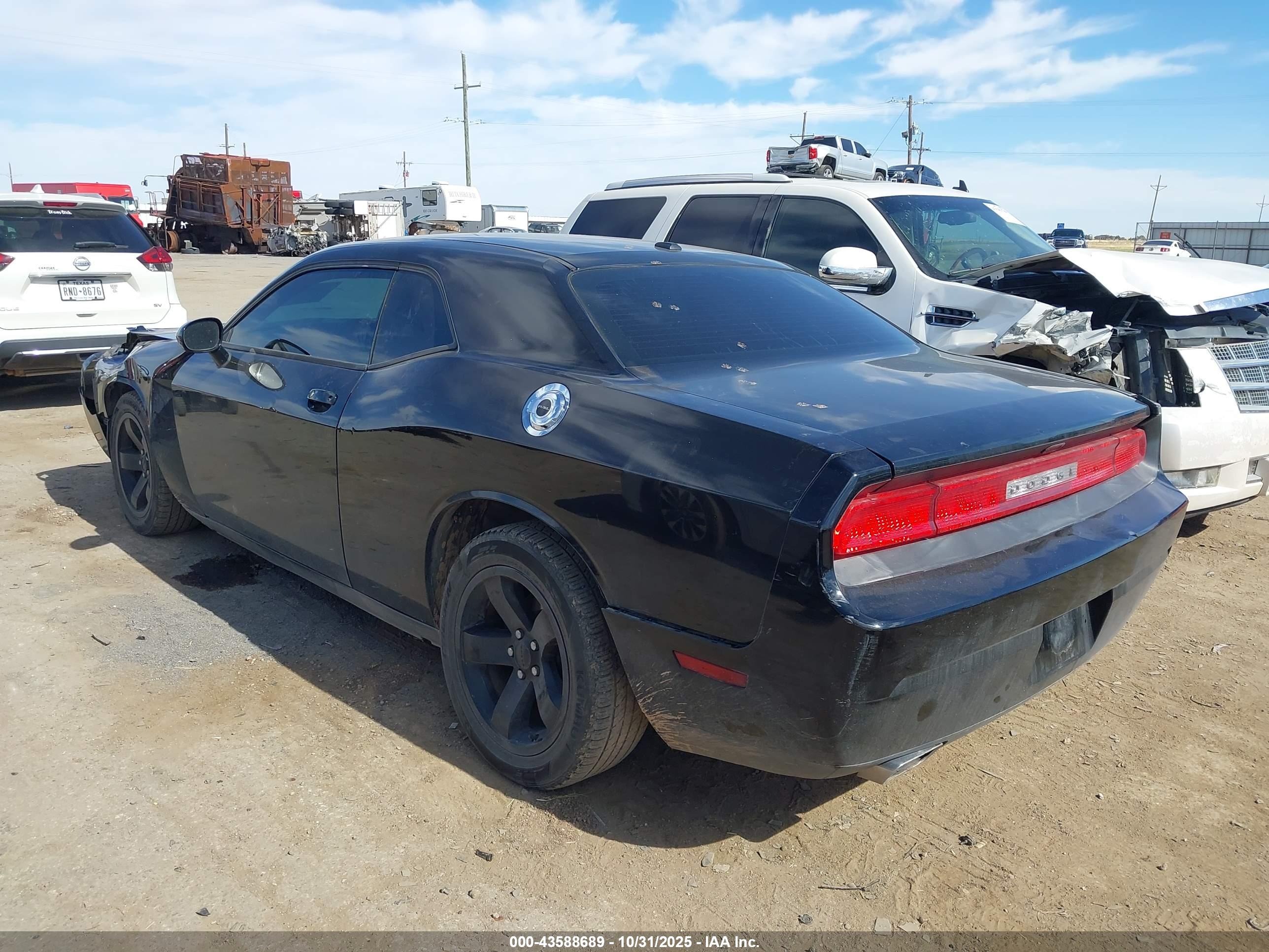 DODGE CHALLENGER image 3