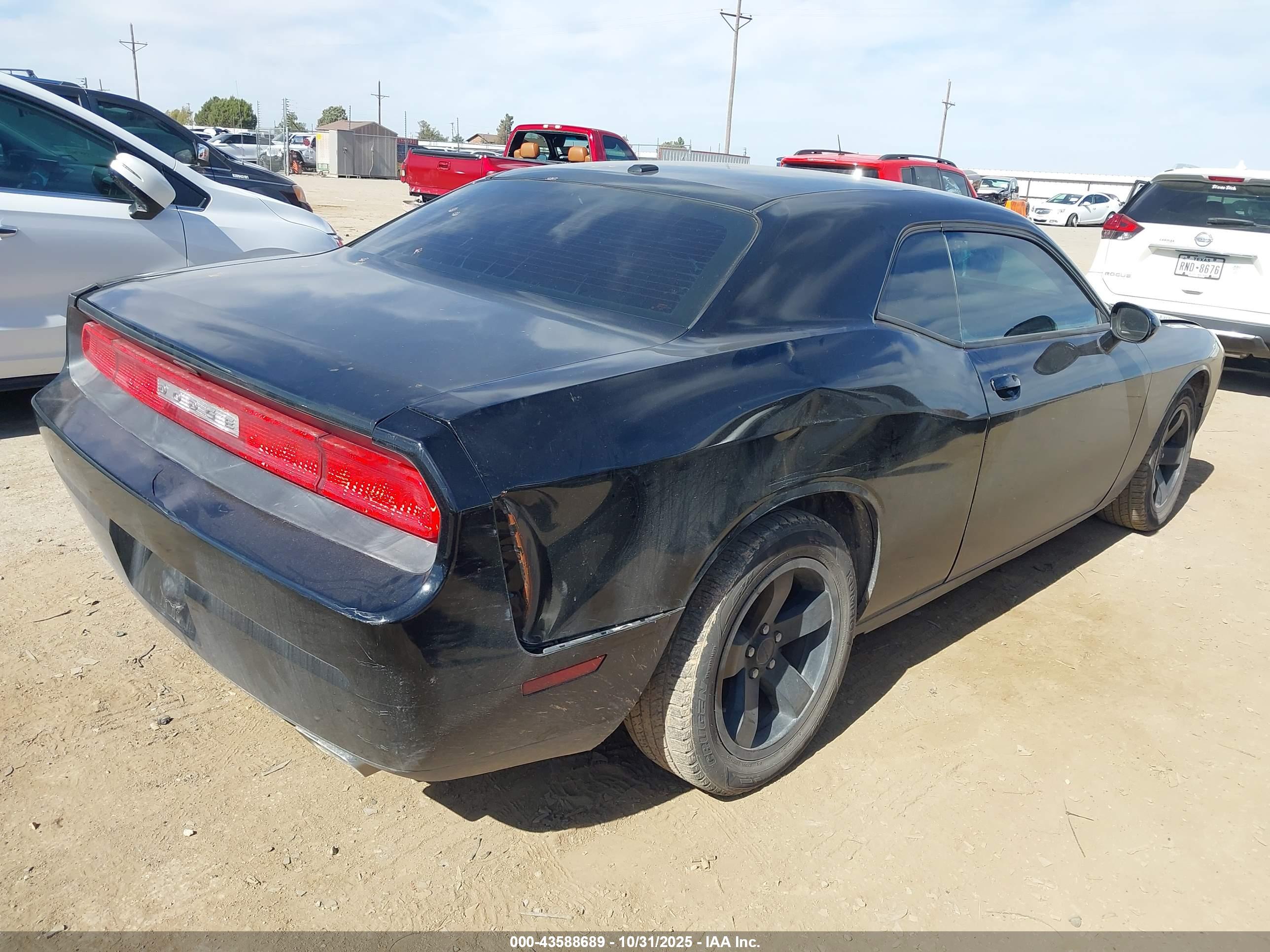 DODGE CHALLENGER image 4