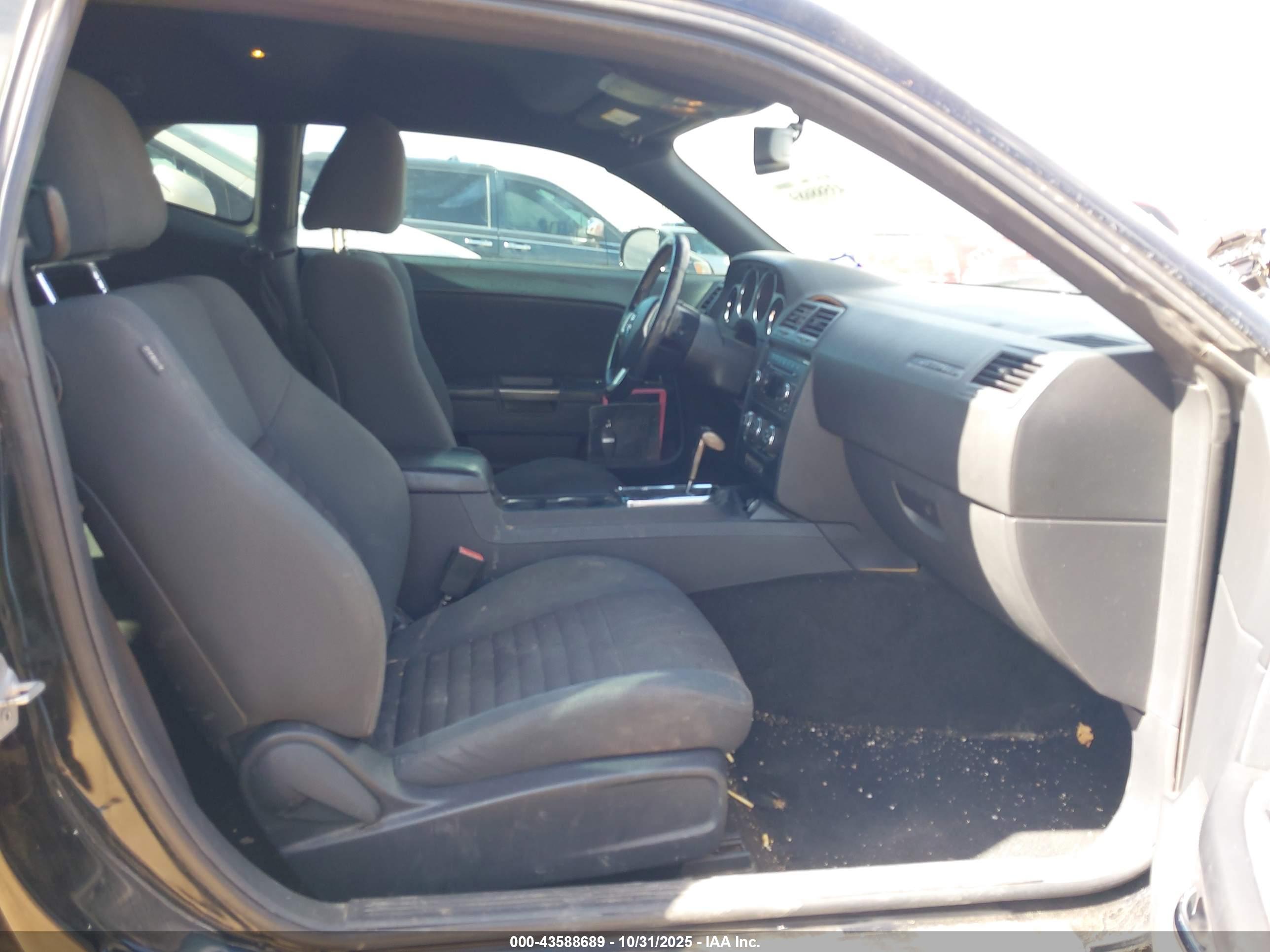 DODGE CHALLENGER image 5