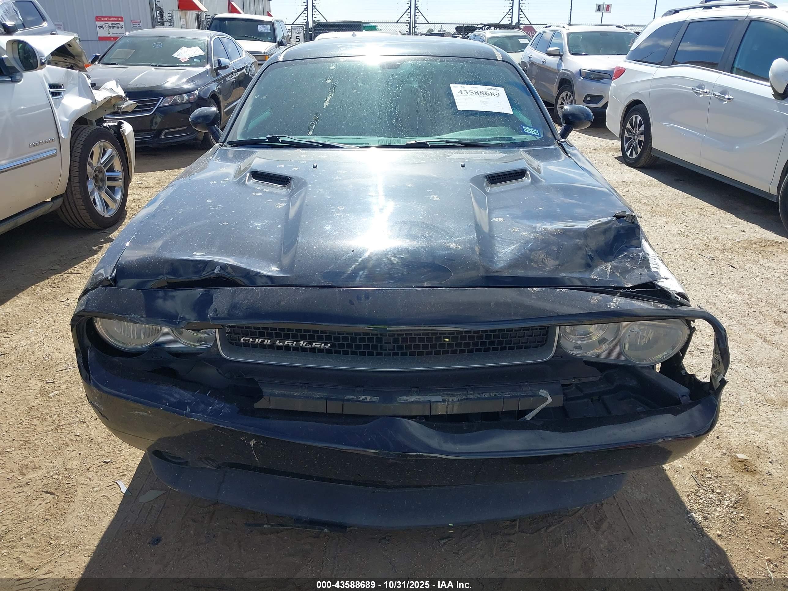 DODGE CHALLENGER image 6