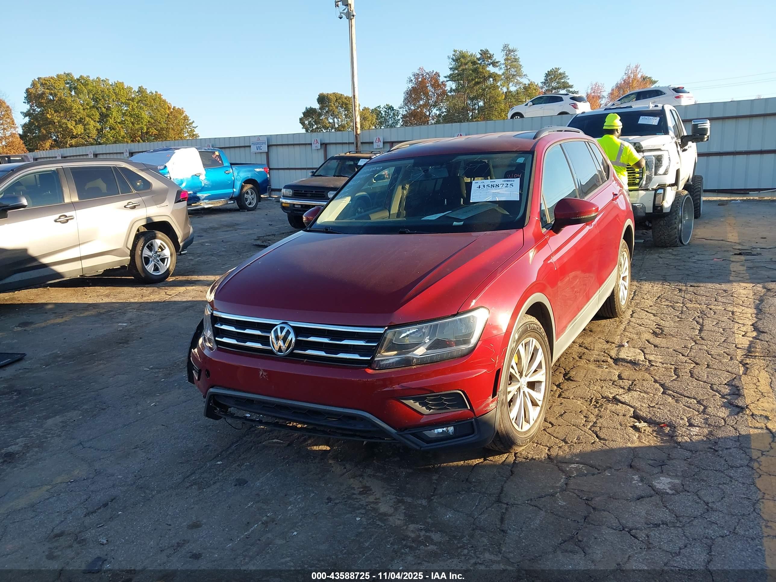 VOLKSWAGEN TIGUAN image 2