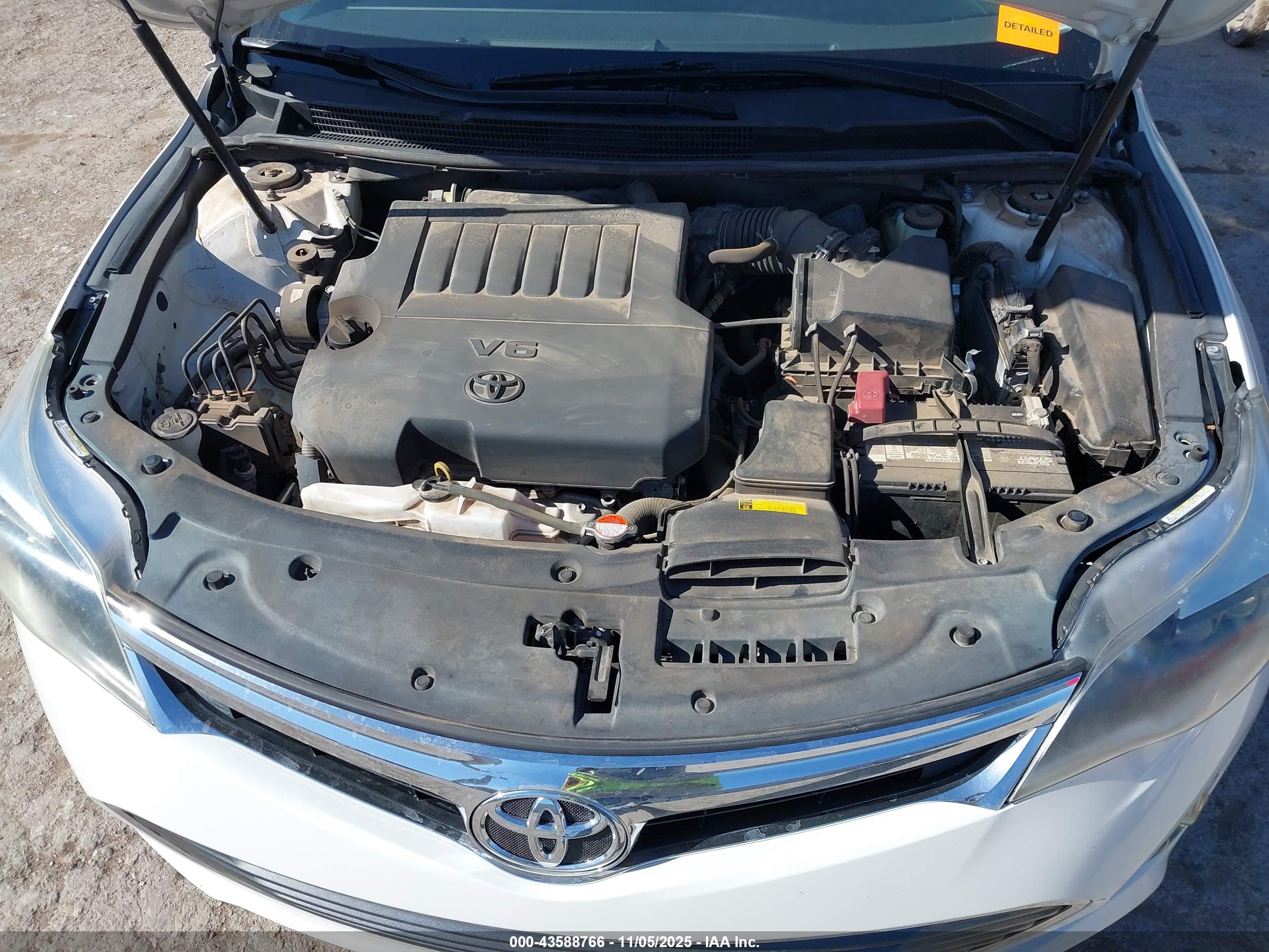 TOYOTA AVALON image 10