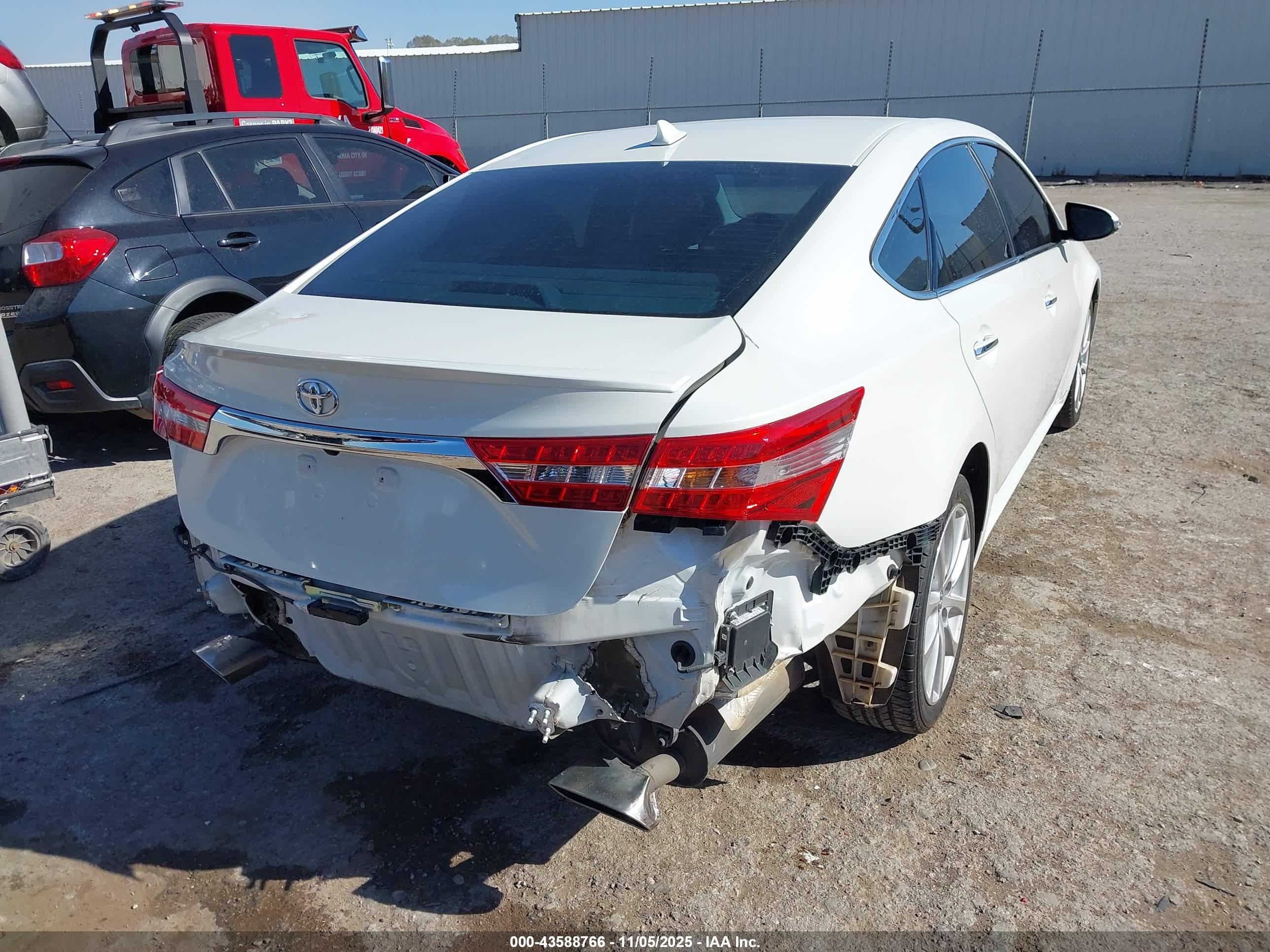 TOYOTA AVALON image 4