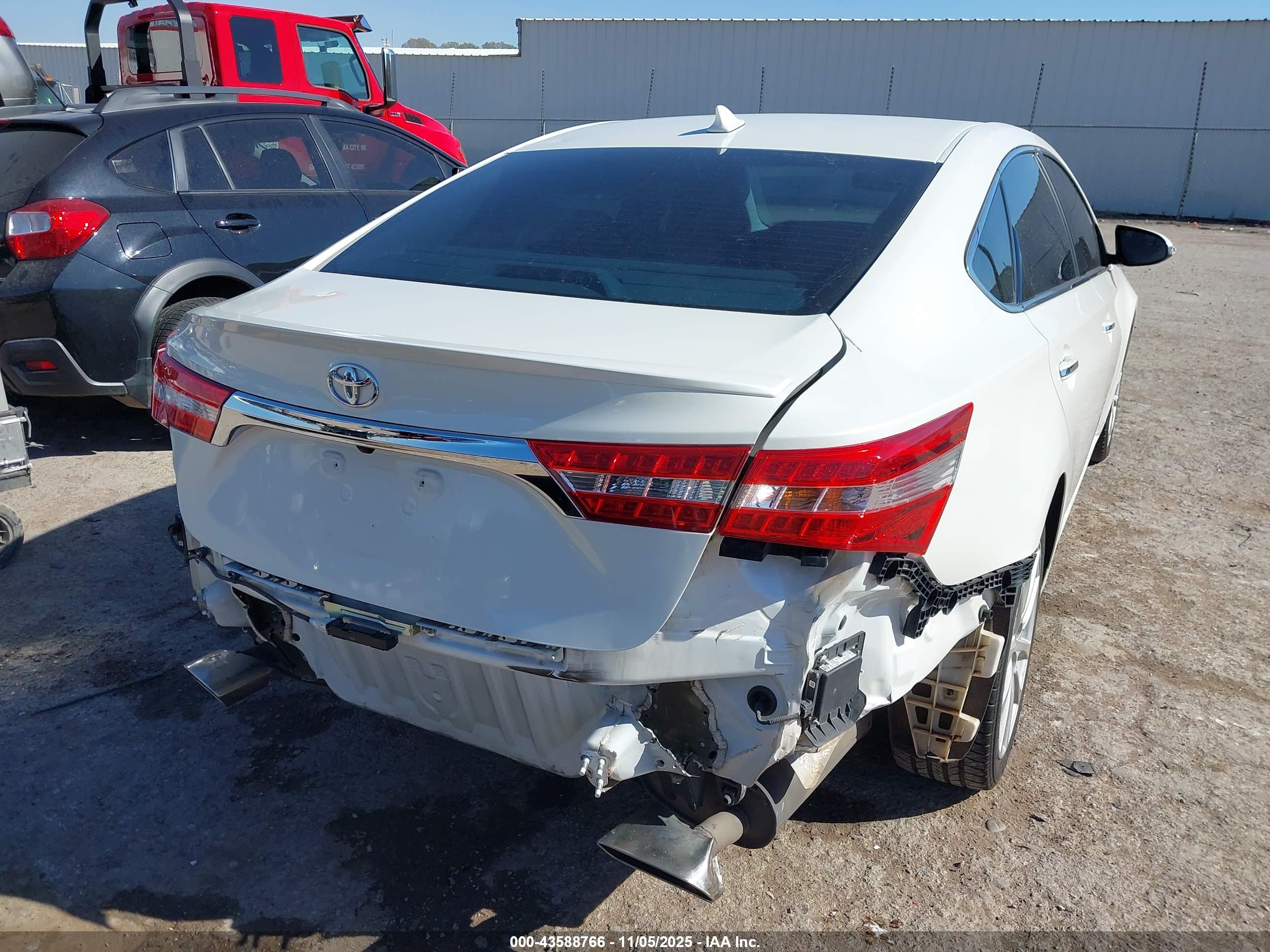 TOYOTA AVALON image 6