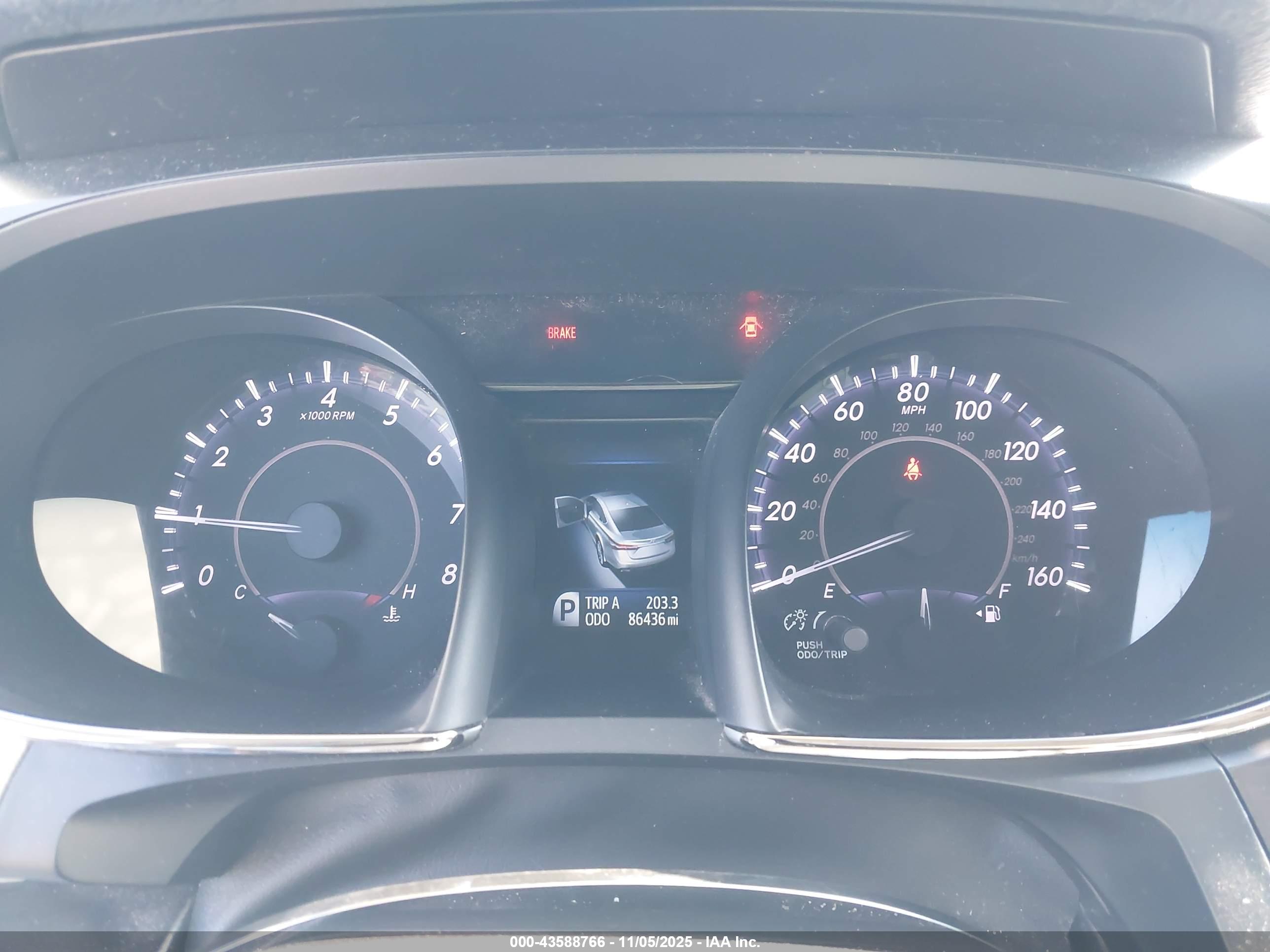 TOYOTA AVALON image 7