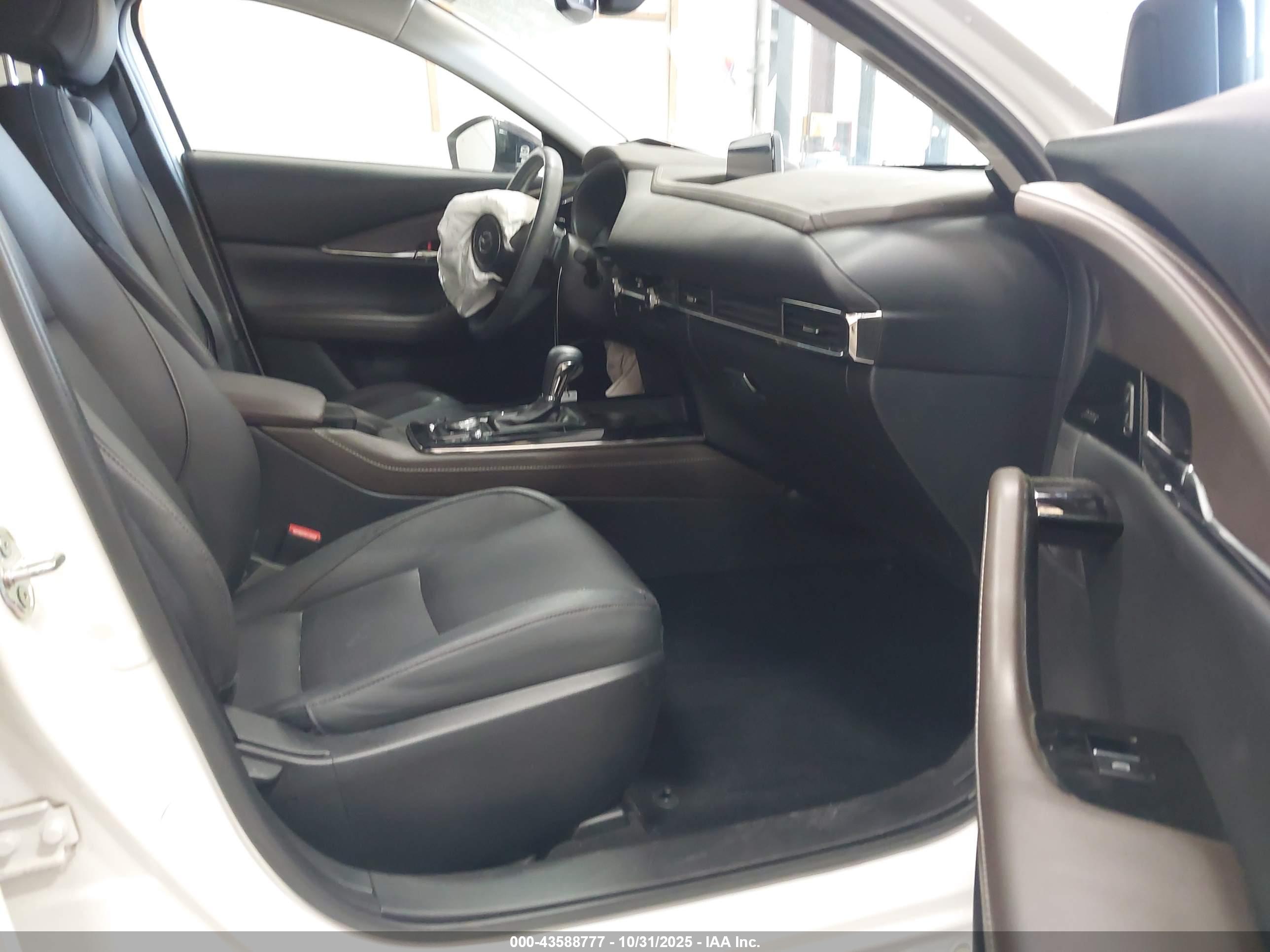 MAZDA CX-30 image 5
