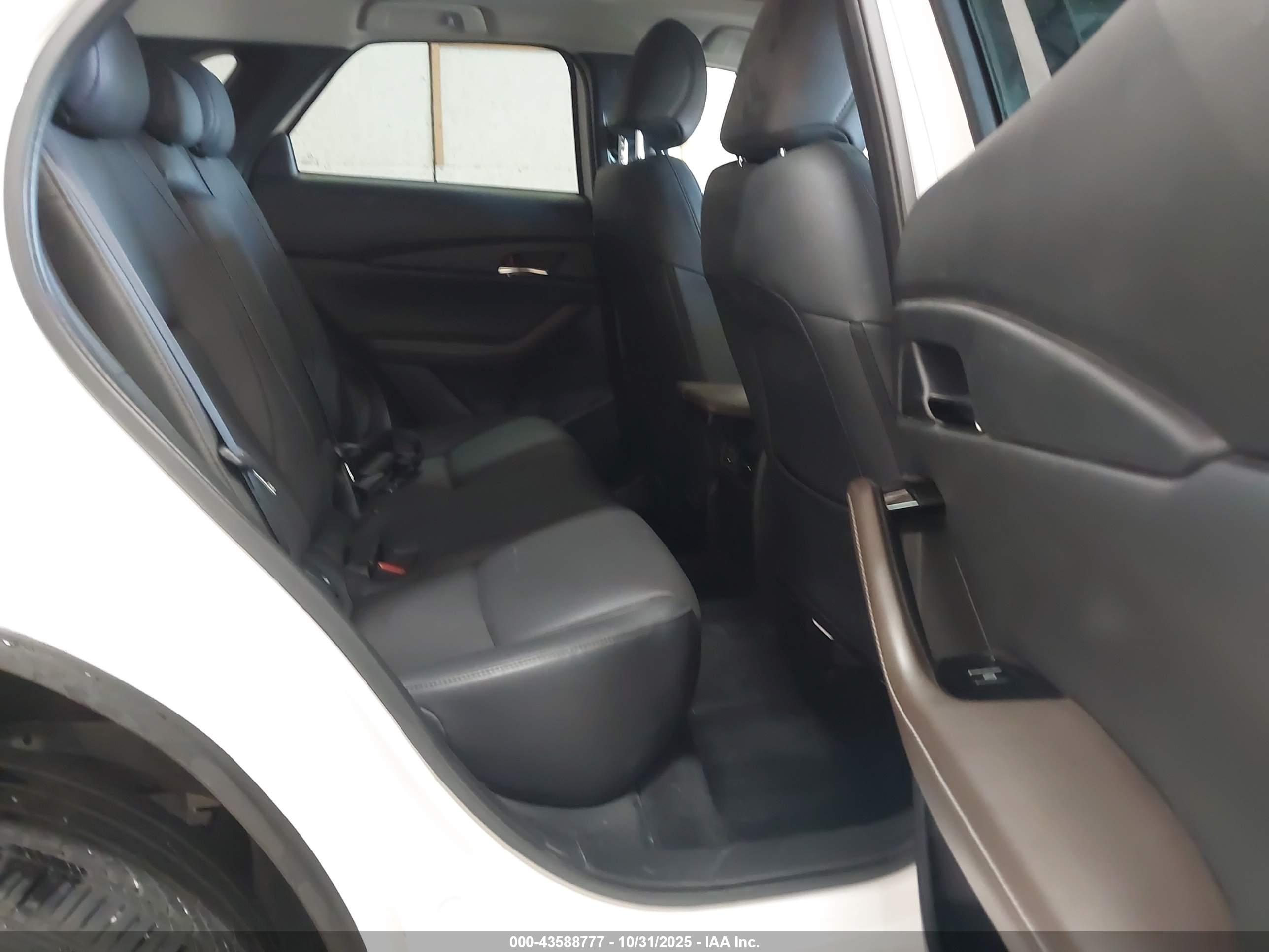 MAZDA CX-30 image 8