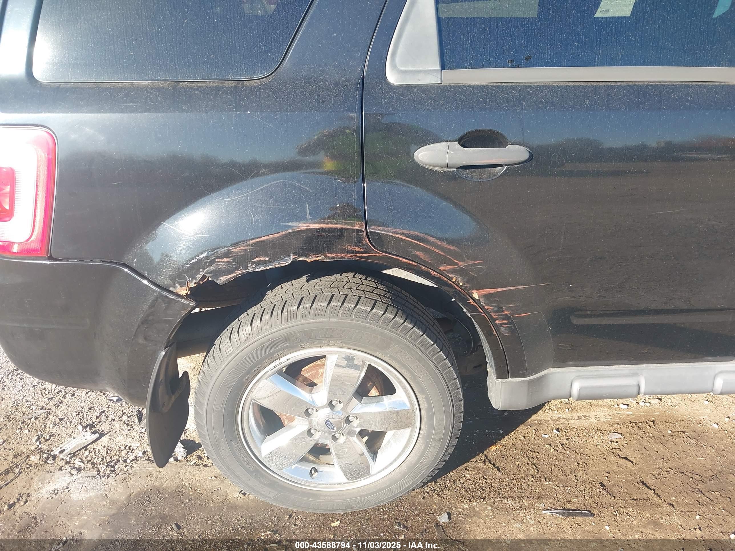 FORD ESCAPE image 6