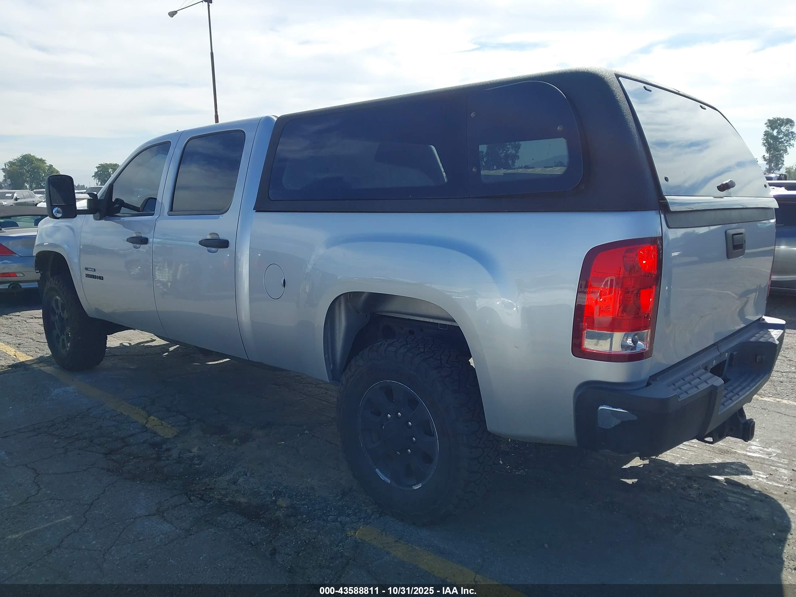 GMC SIERRA image 3