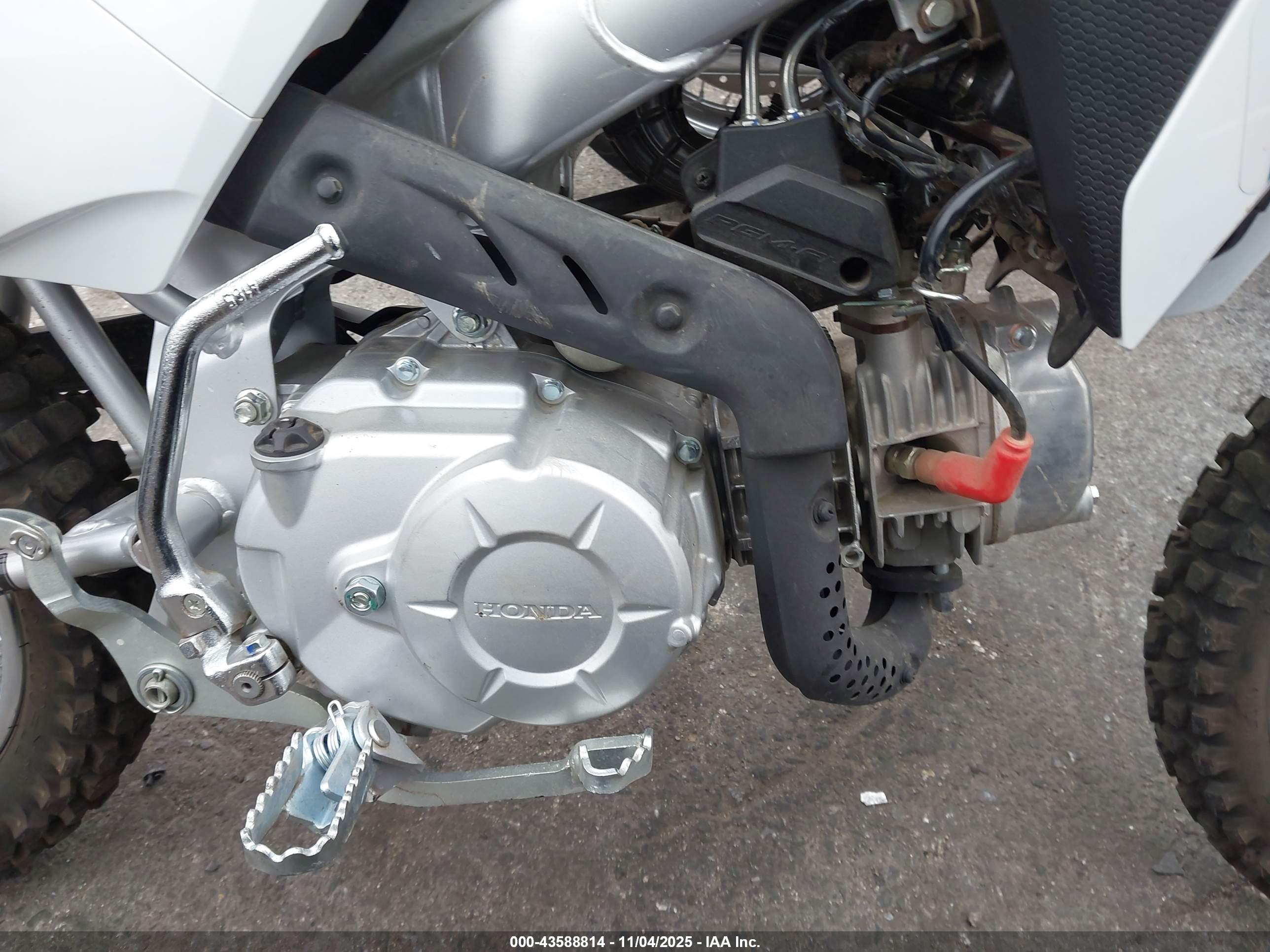HONDA CRF110 image 8