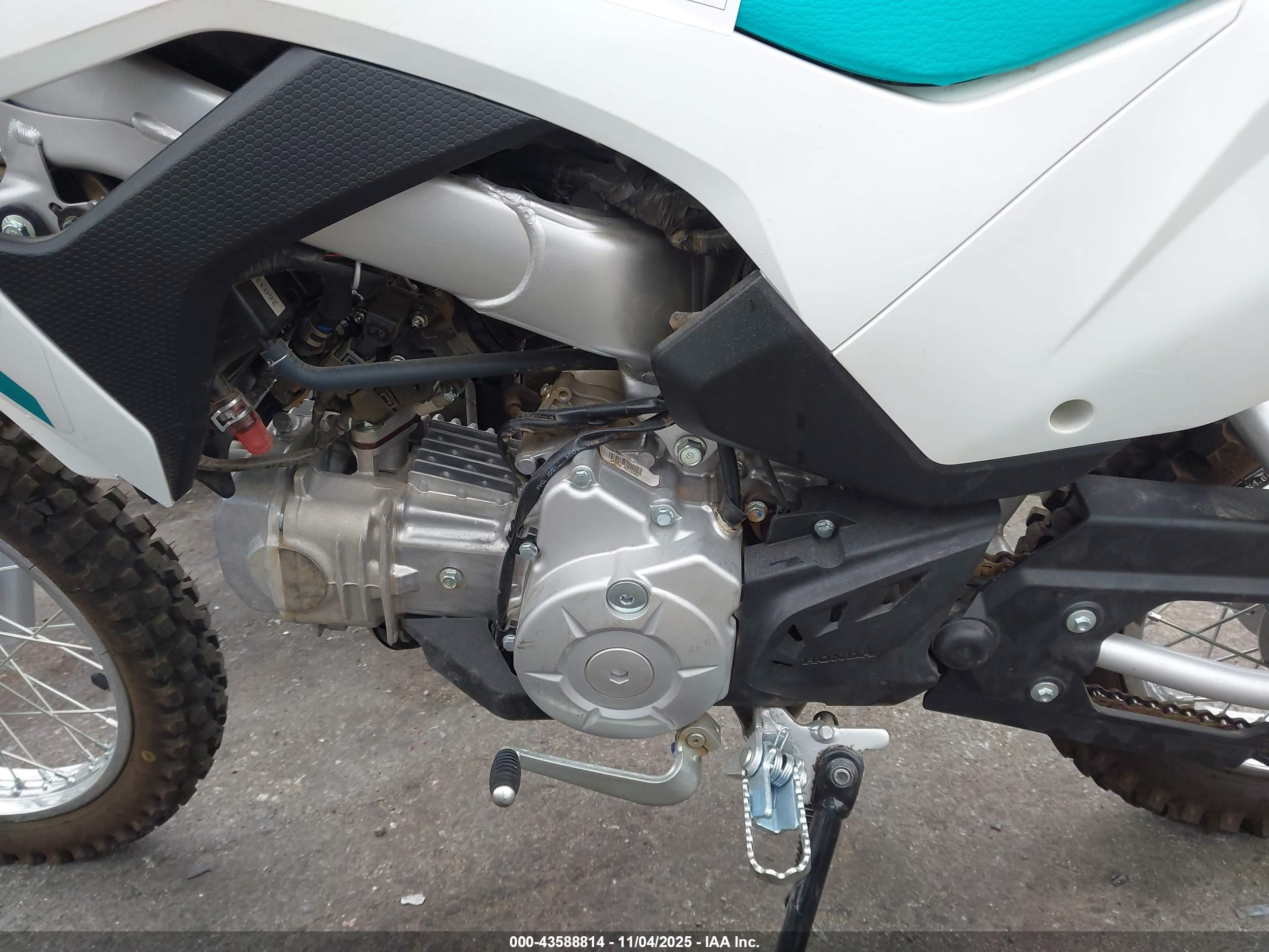 HONDA CRF110 image 9