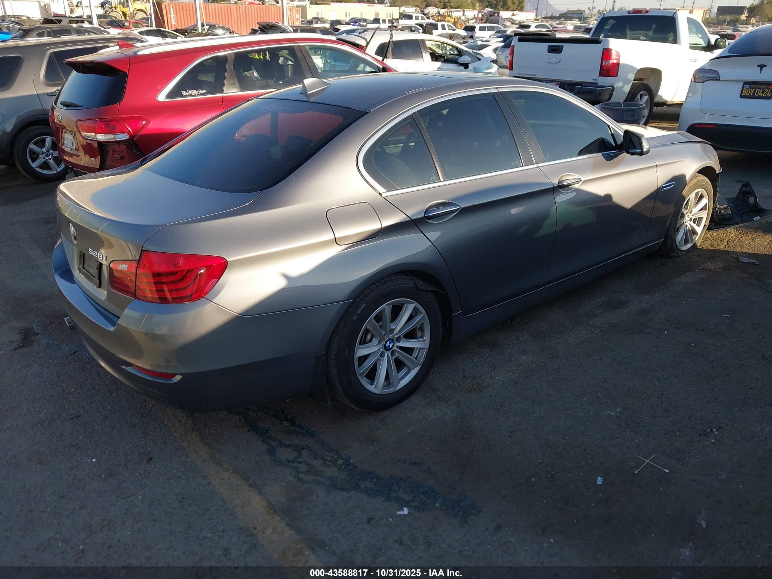 BMW 528I image 4