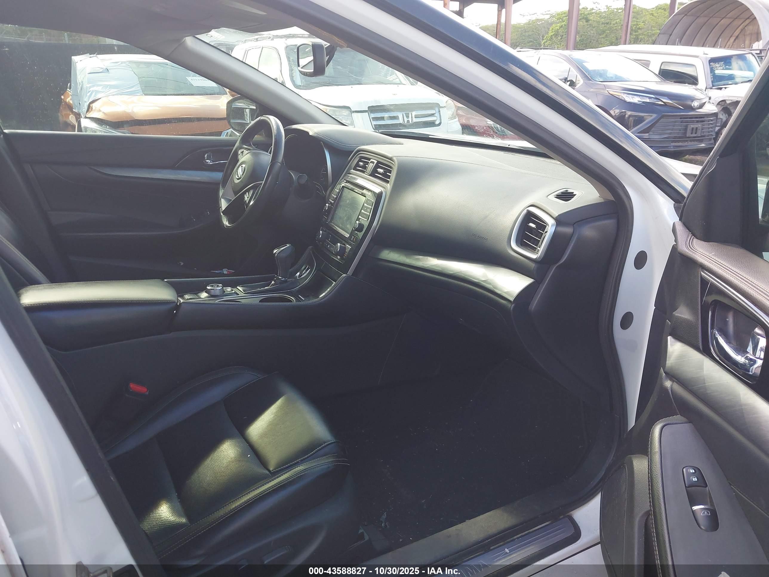 NISSAN MAXIMA image 5