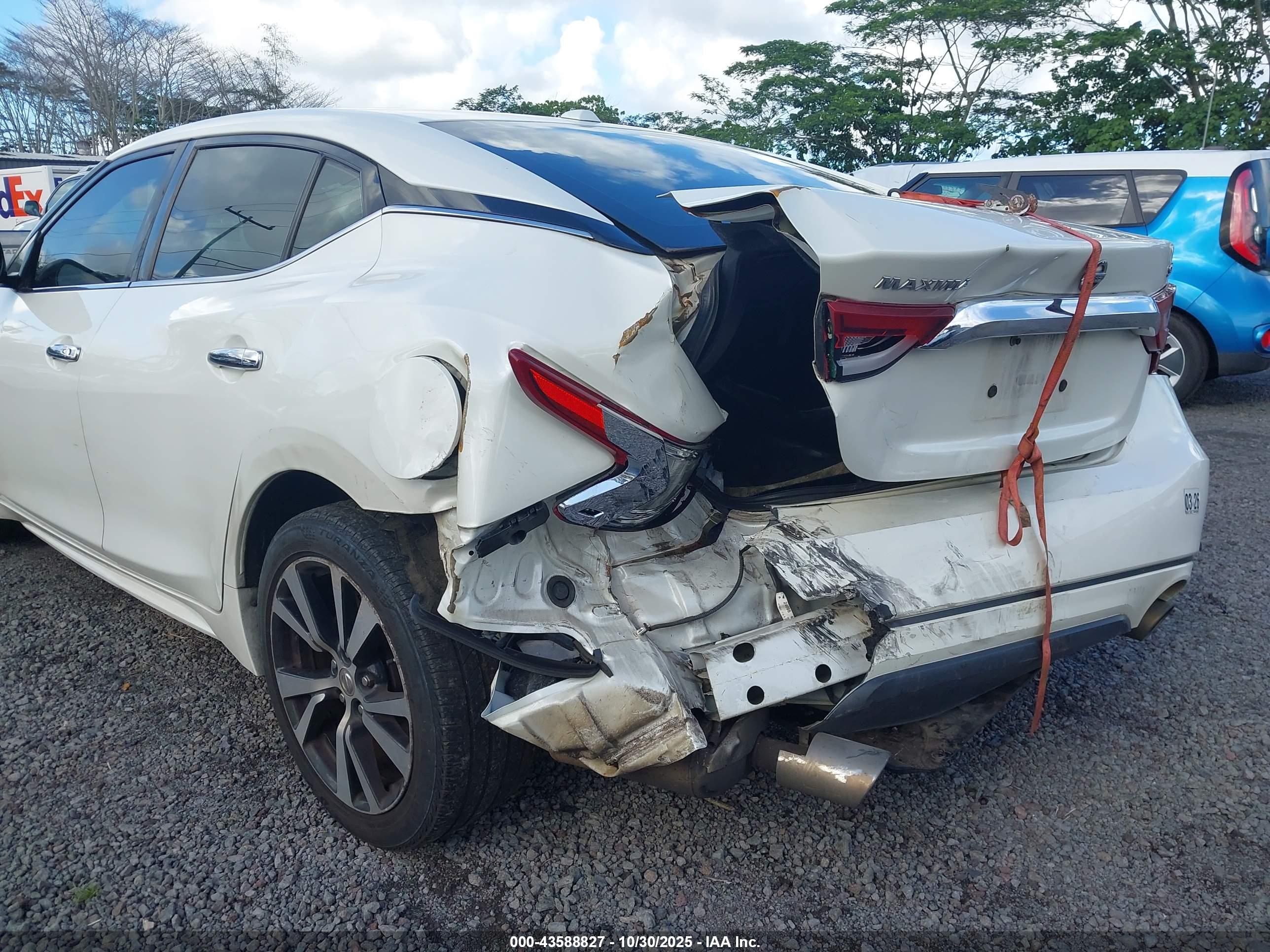 NISSAN MAXIMA image 6