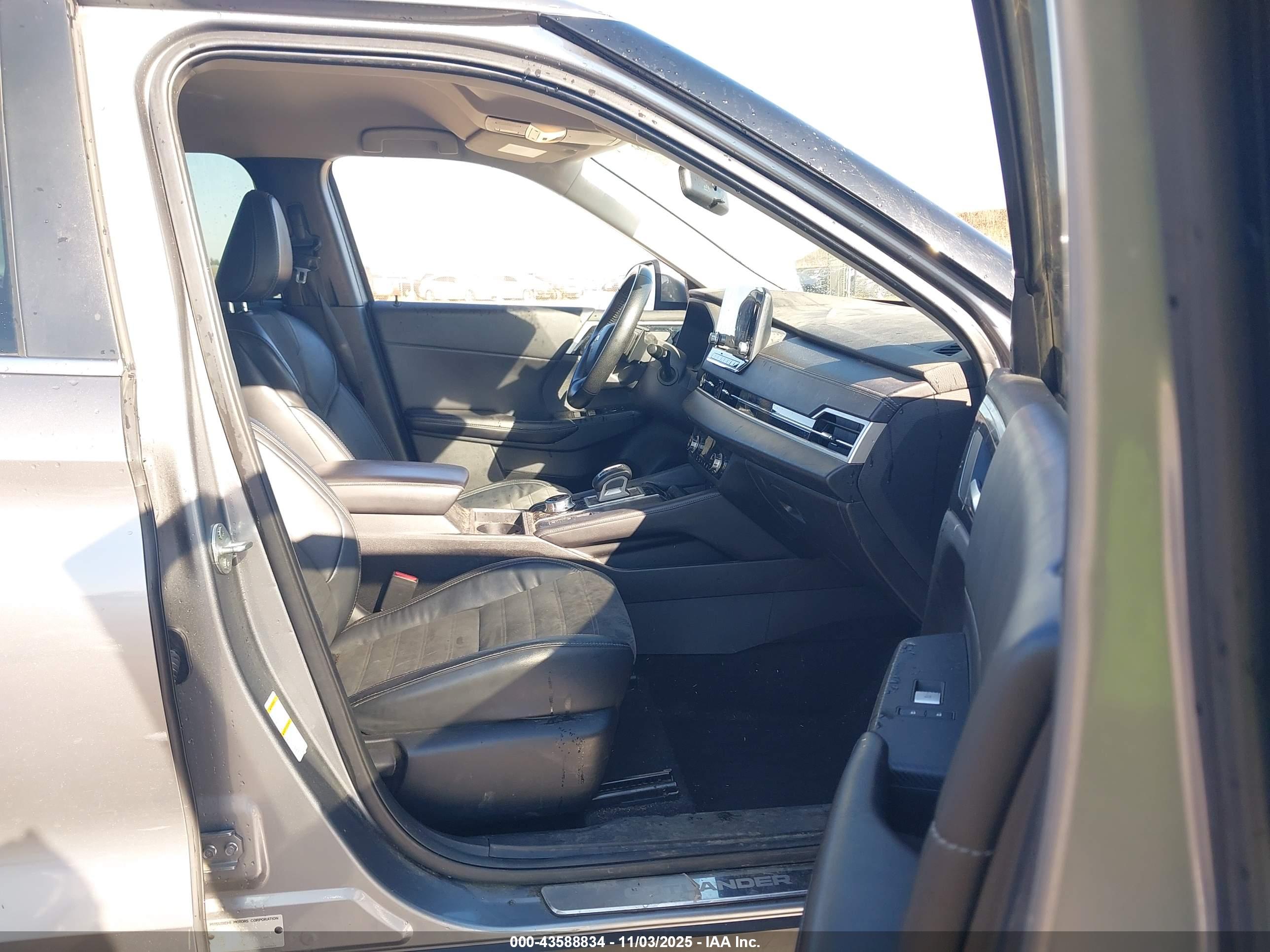 MITSUBISHI OUTLANDER image 5