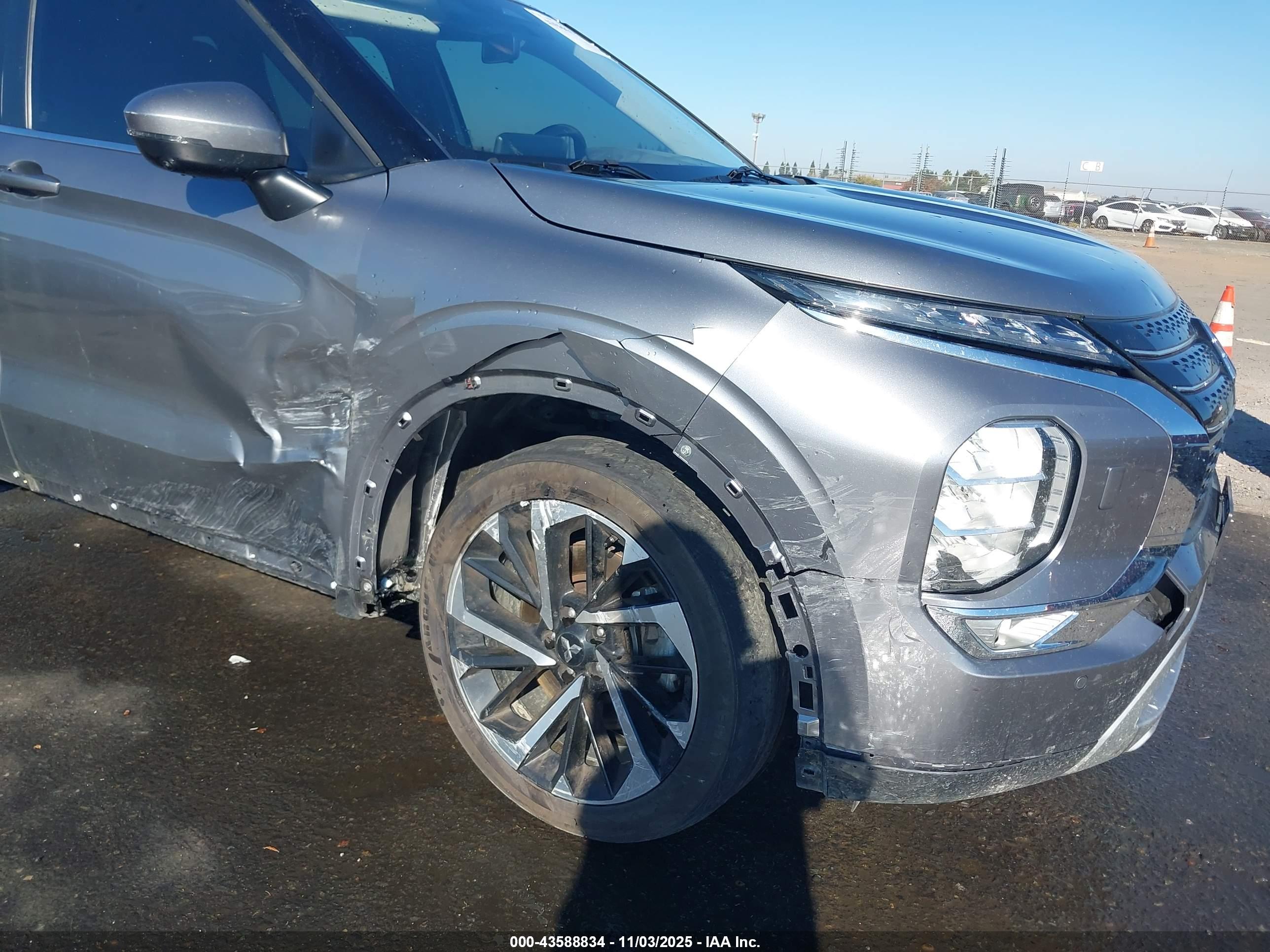MITSUBISHI OUTLANDER image 6