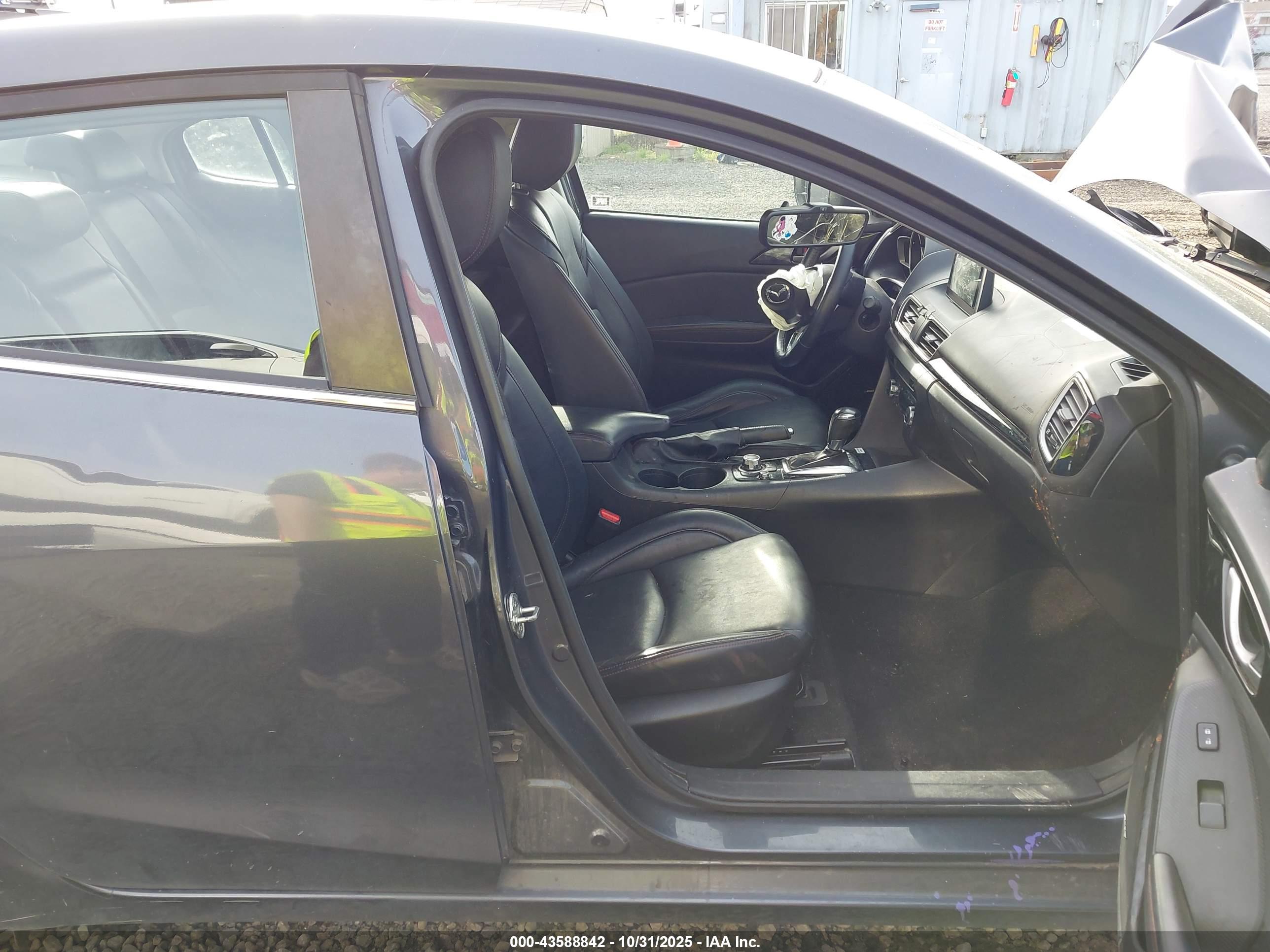 MAZDA MAZDA3 image 5