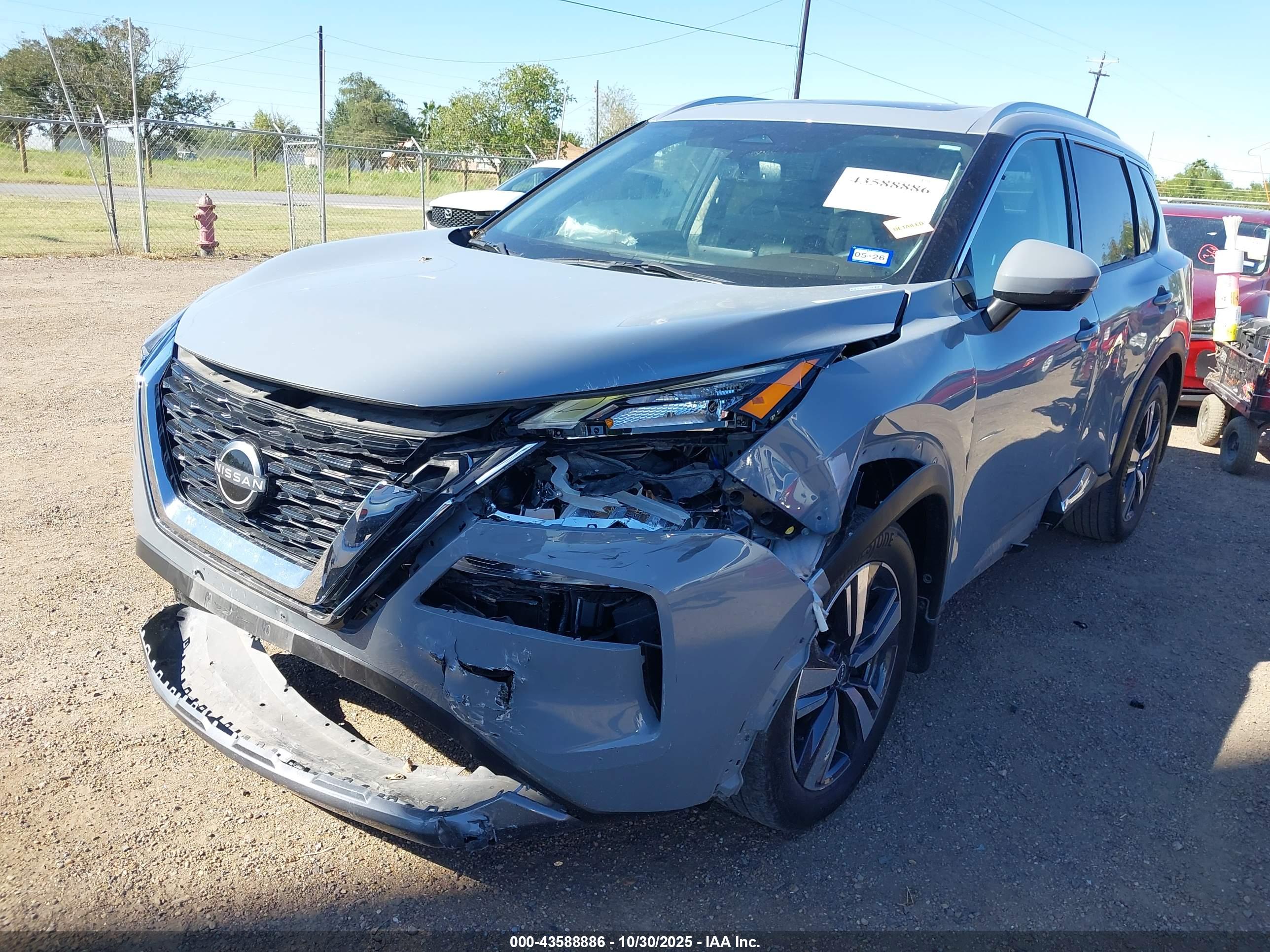 NISSAN ROGUE image 6