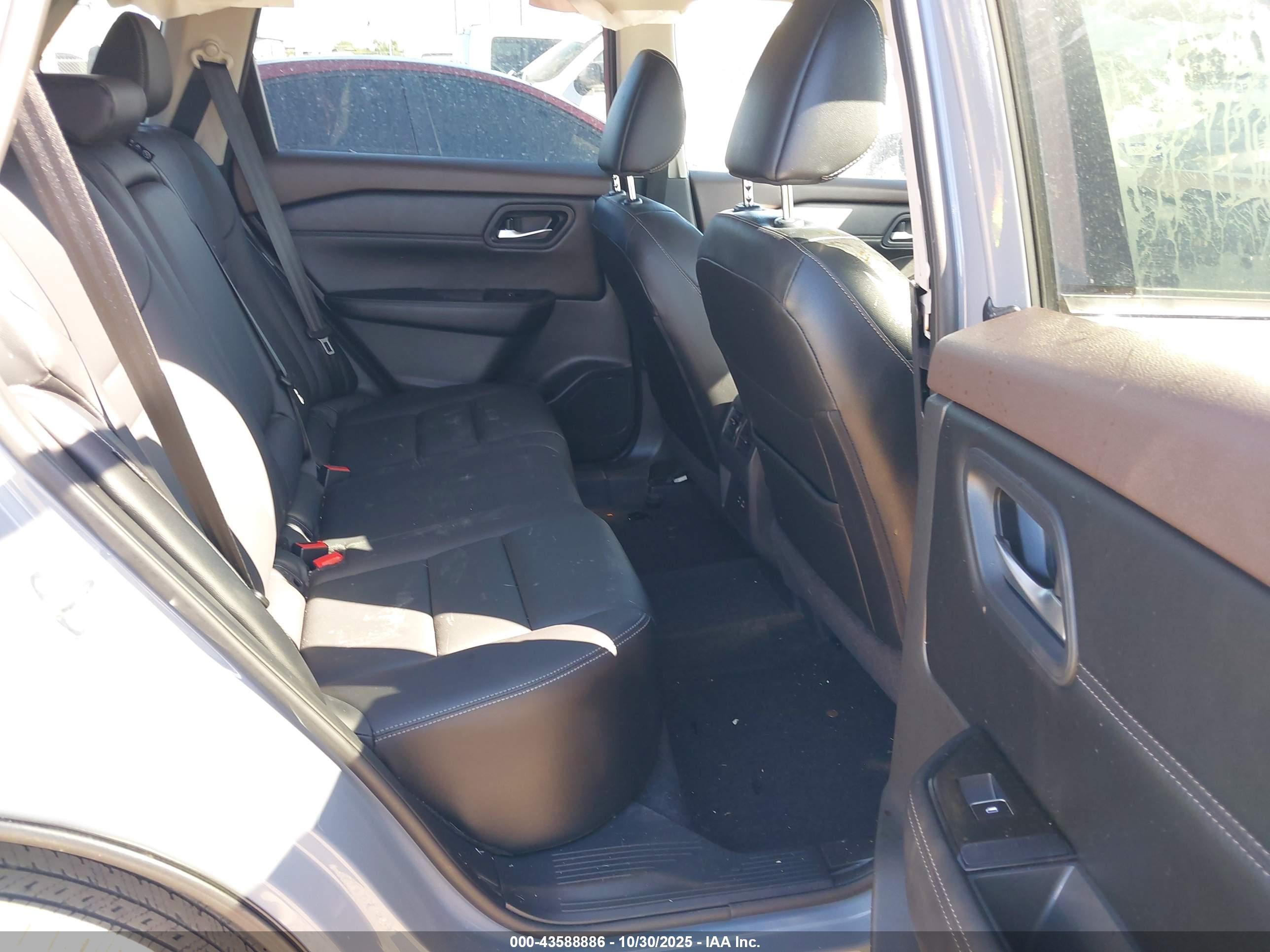 NISSAN ROGUE image 8