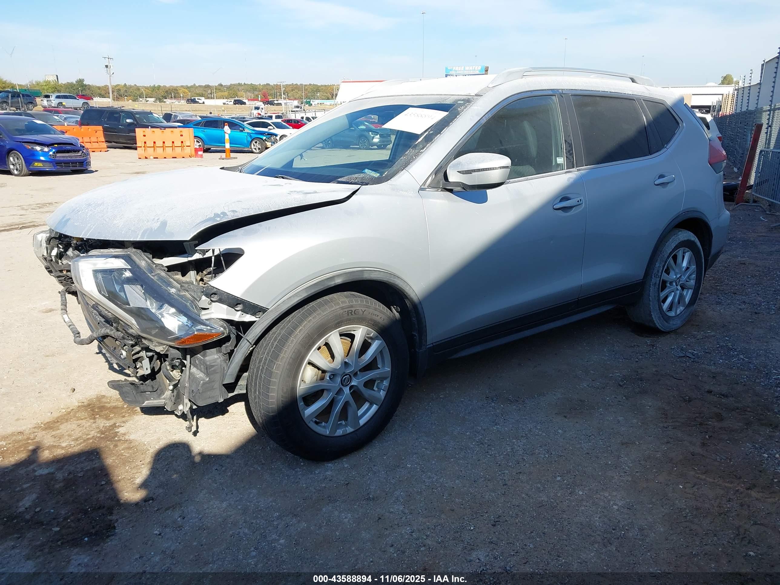 NISSAN ROGUE image 2