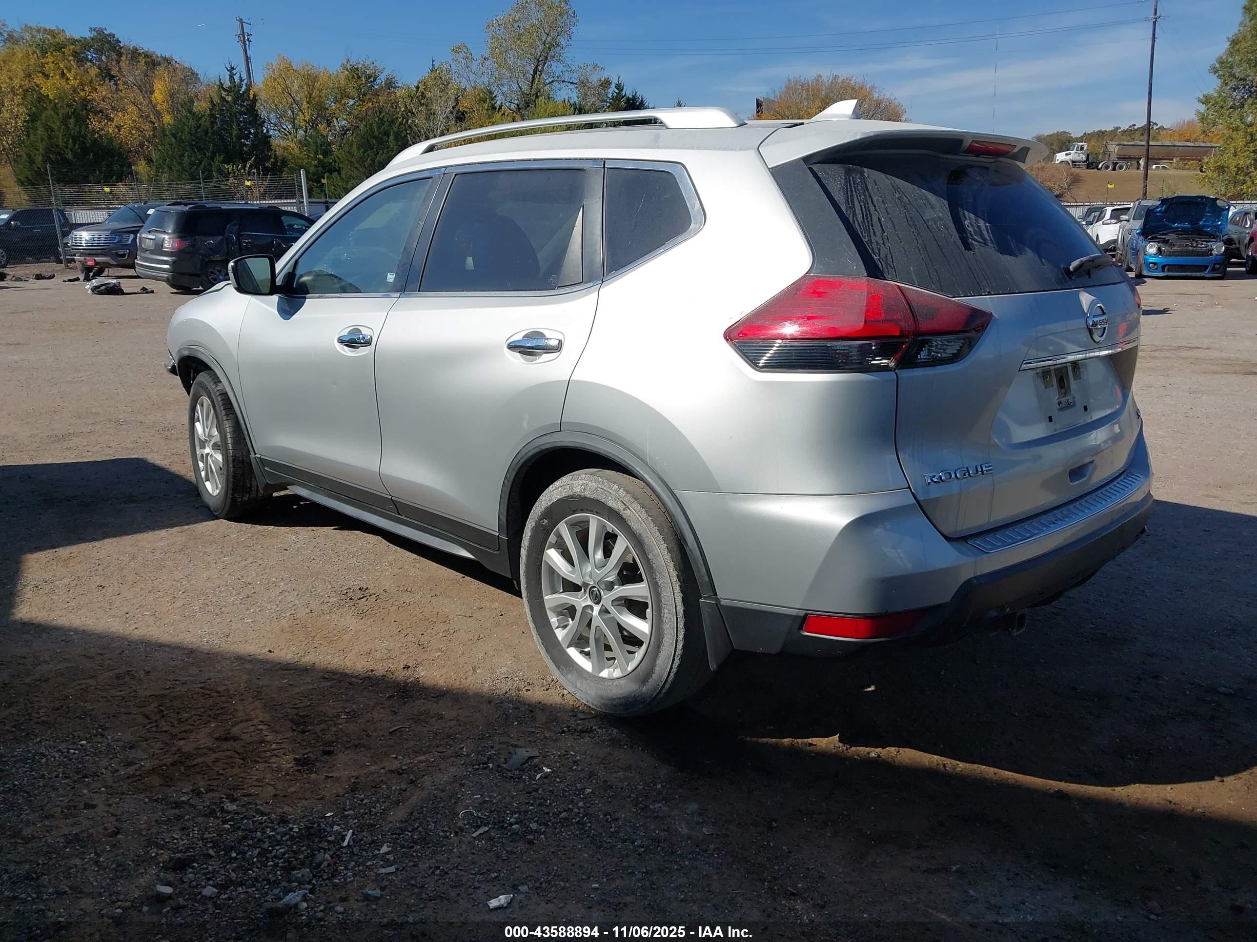 NISSAN ROGUE image 3