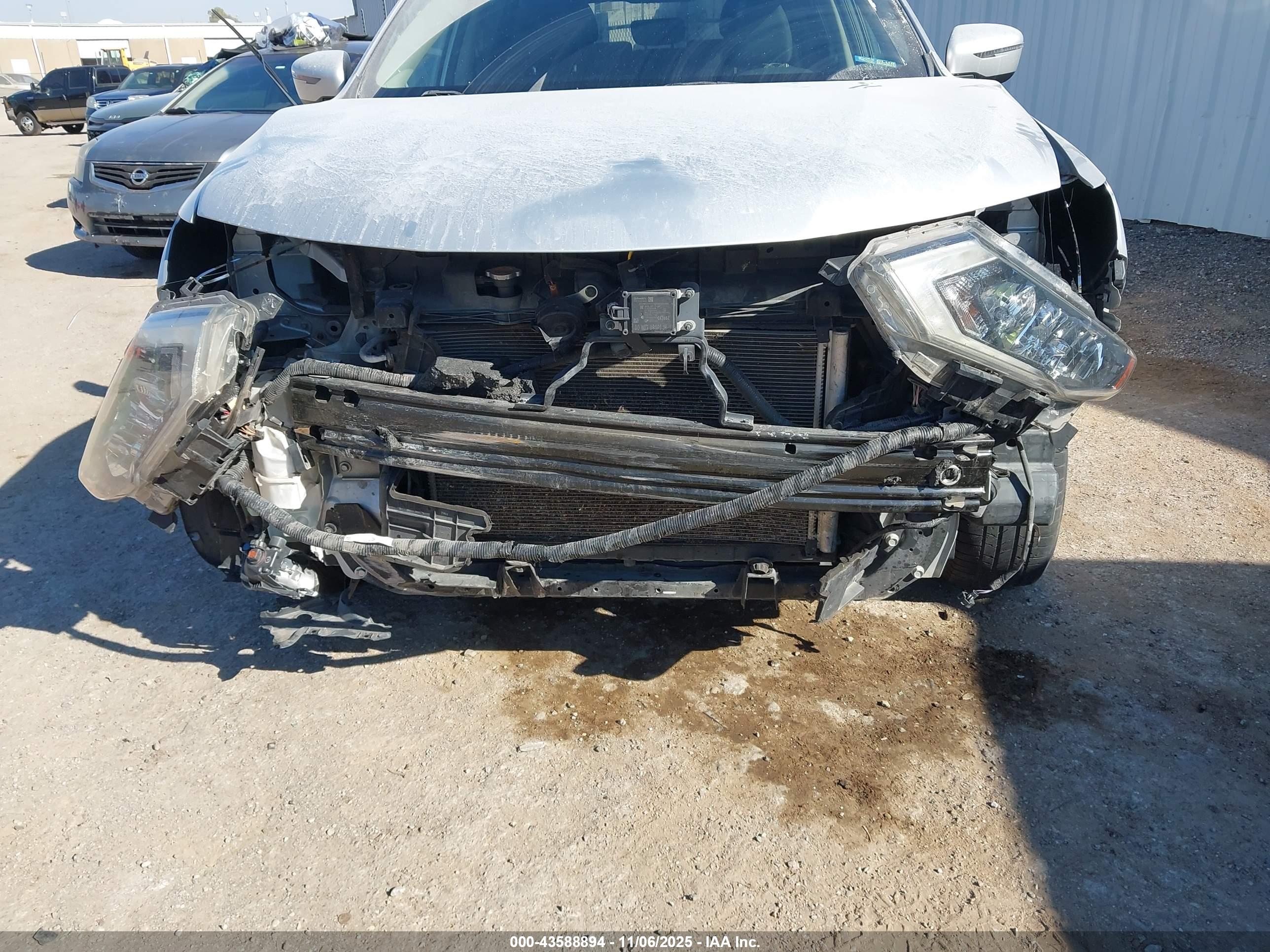 NISSAN ROGUE image 6