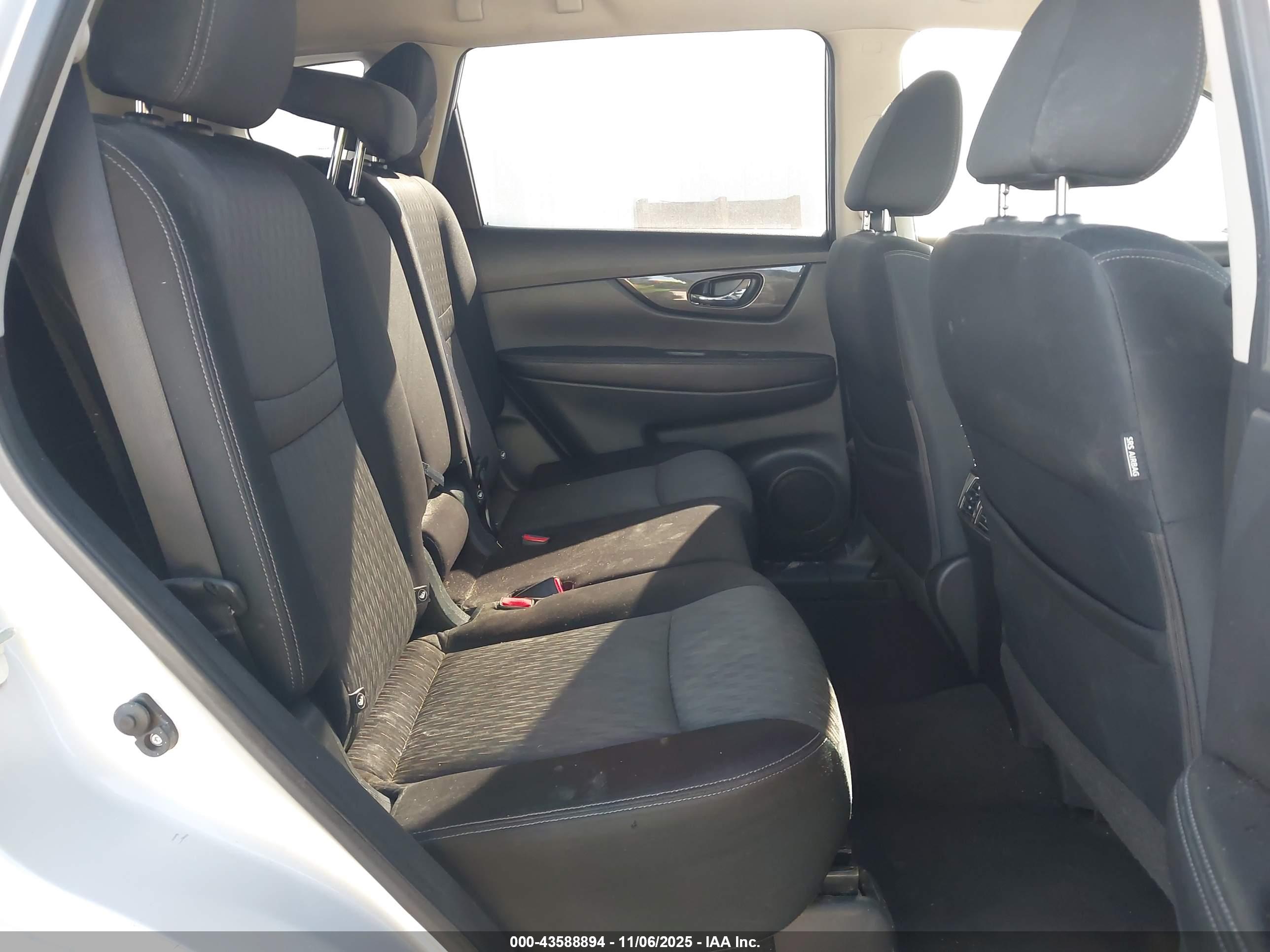 NISSAN ROGUE image 8