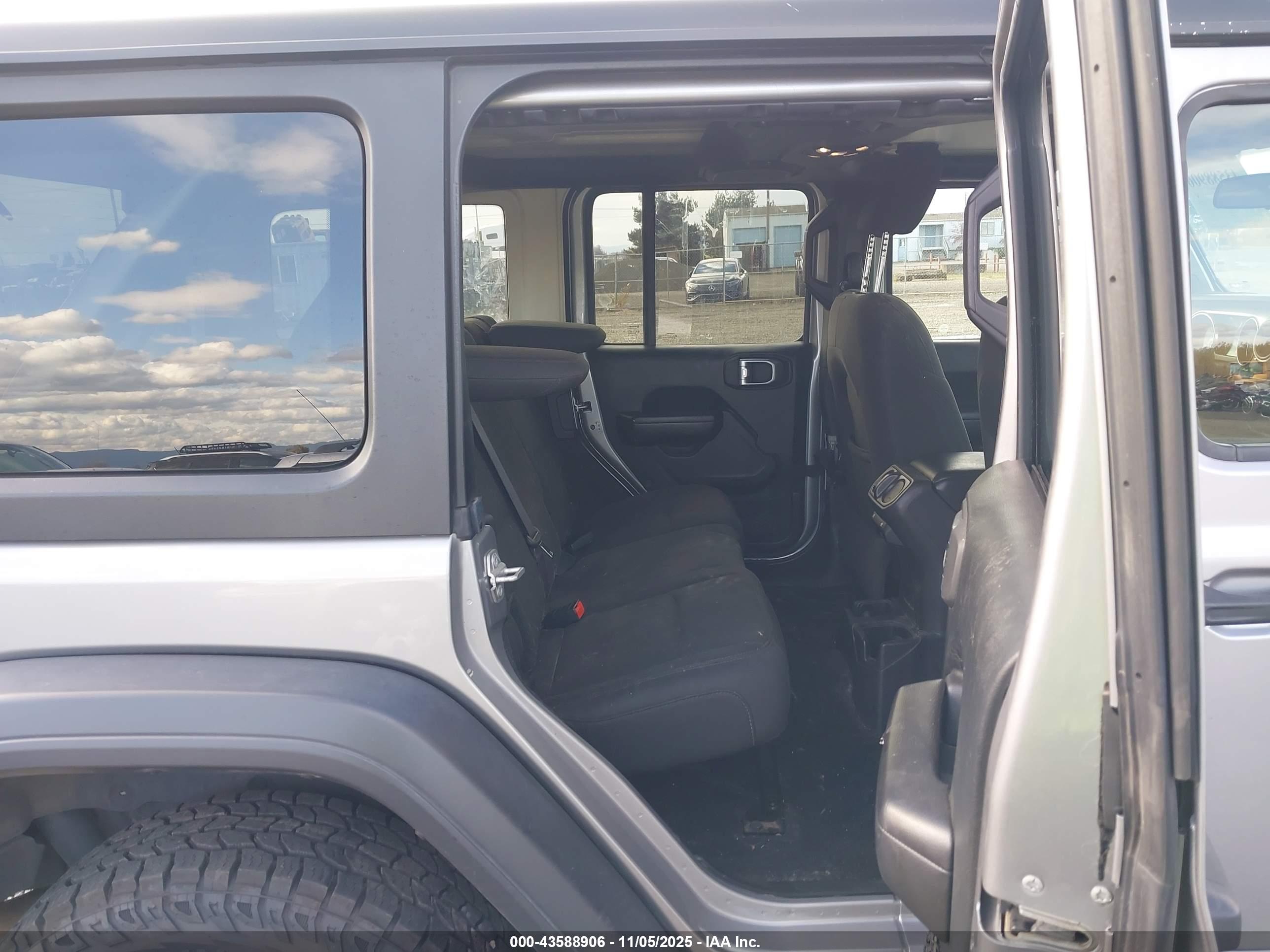JEEP WRANGLER image 8
