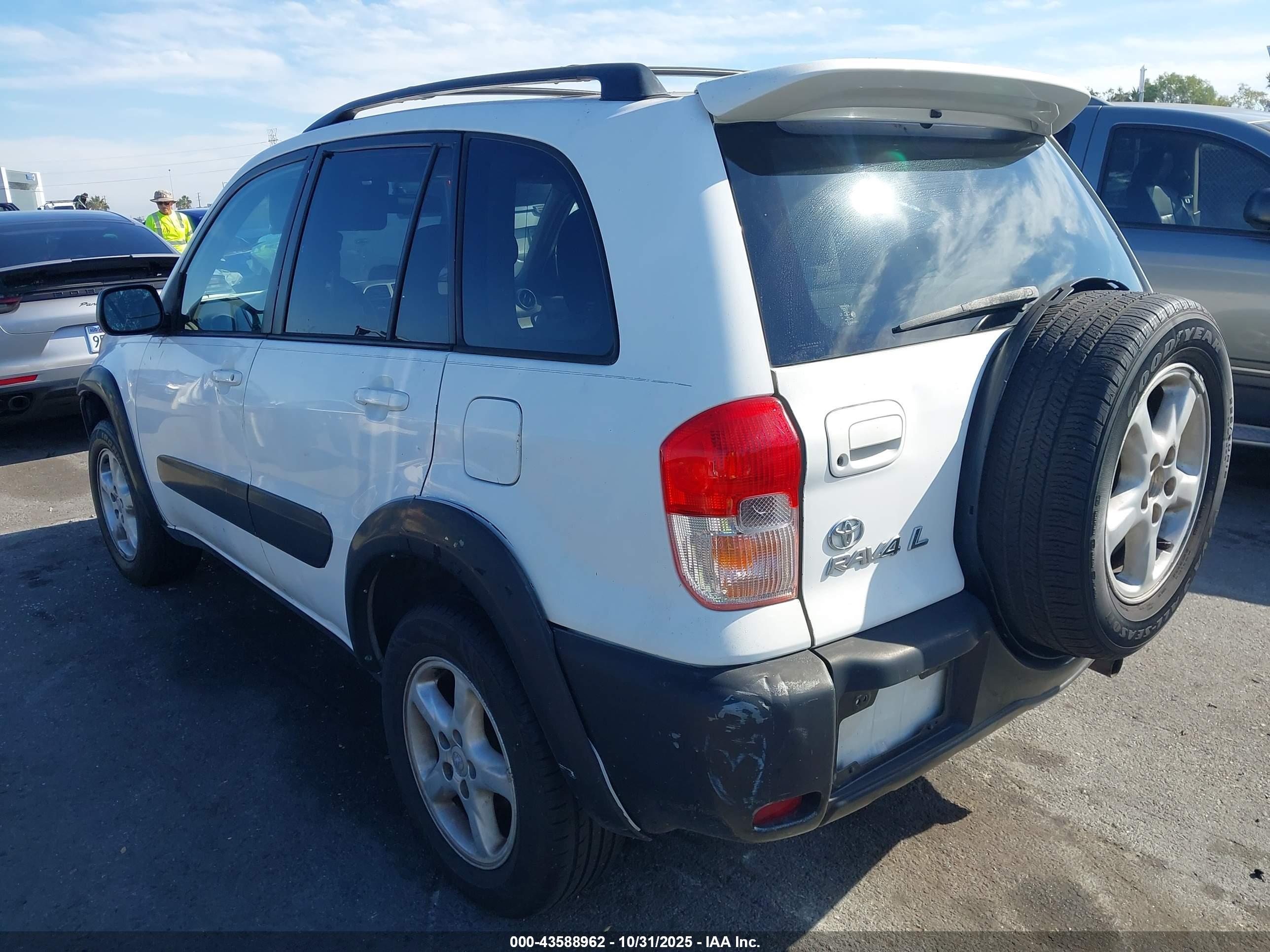 TOYOTA RAV4 image 3