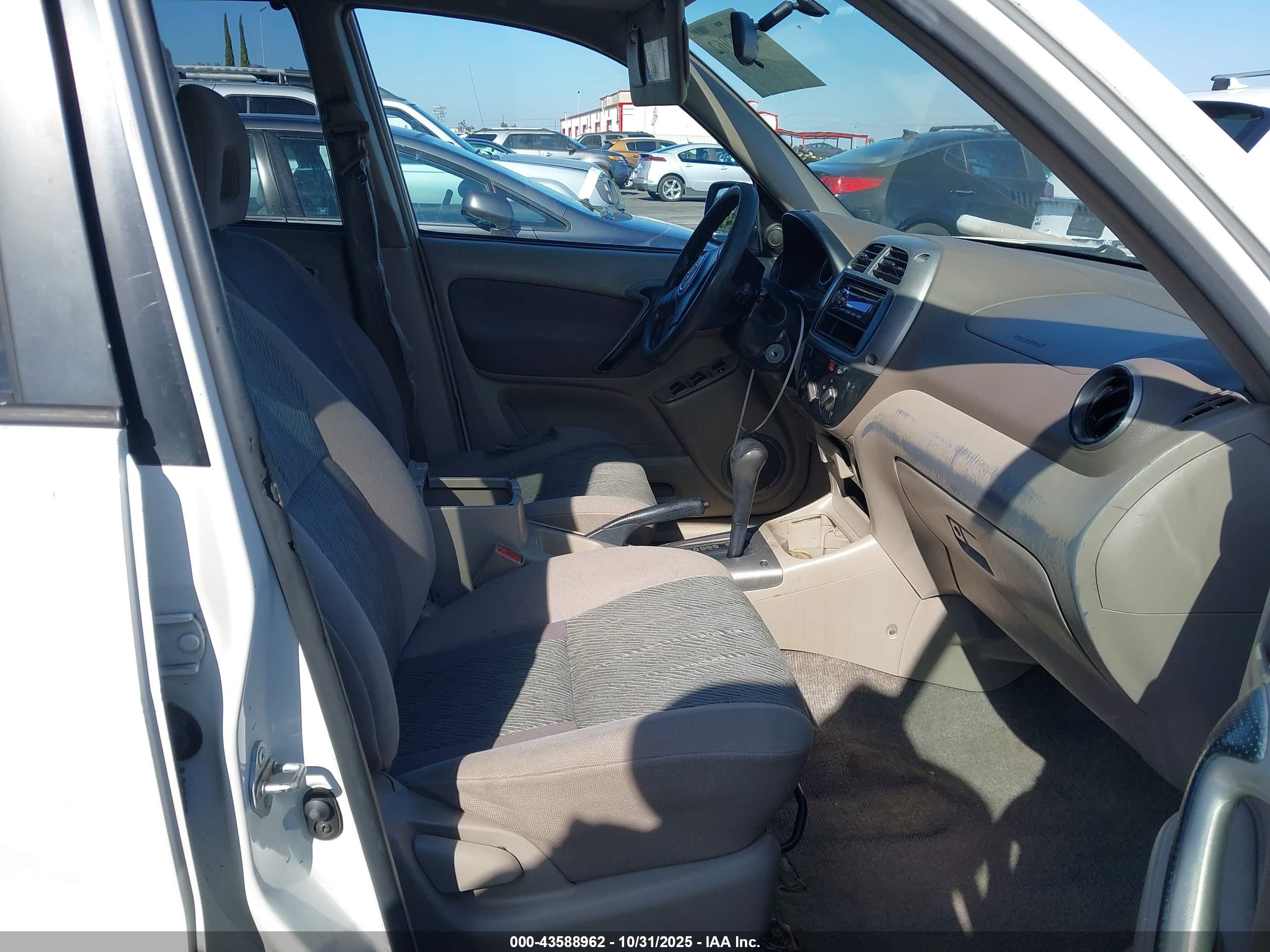 TOYOTA RAV4 image 5